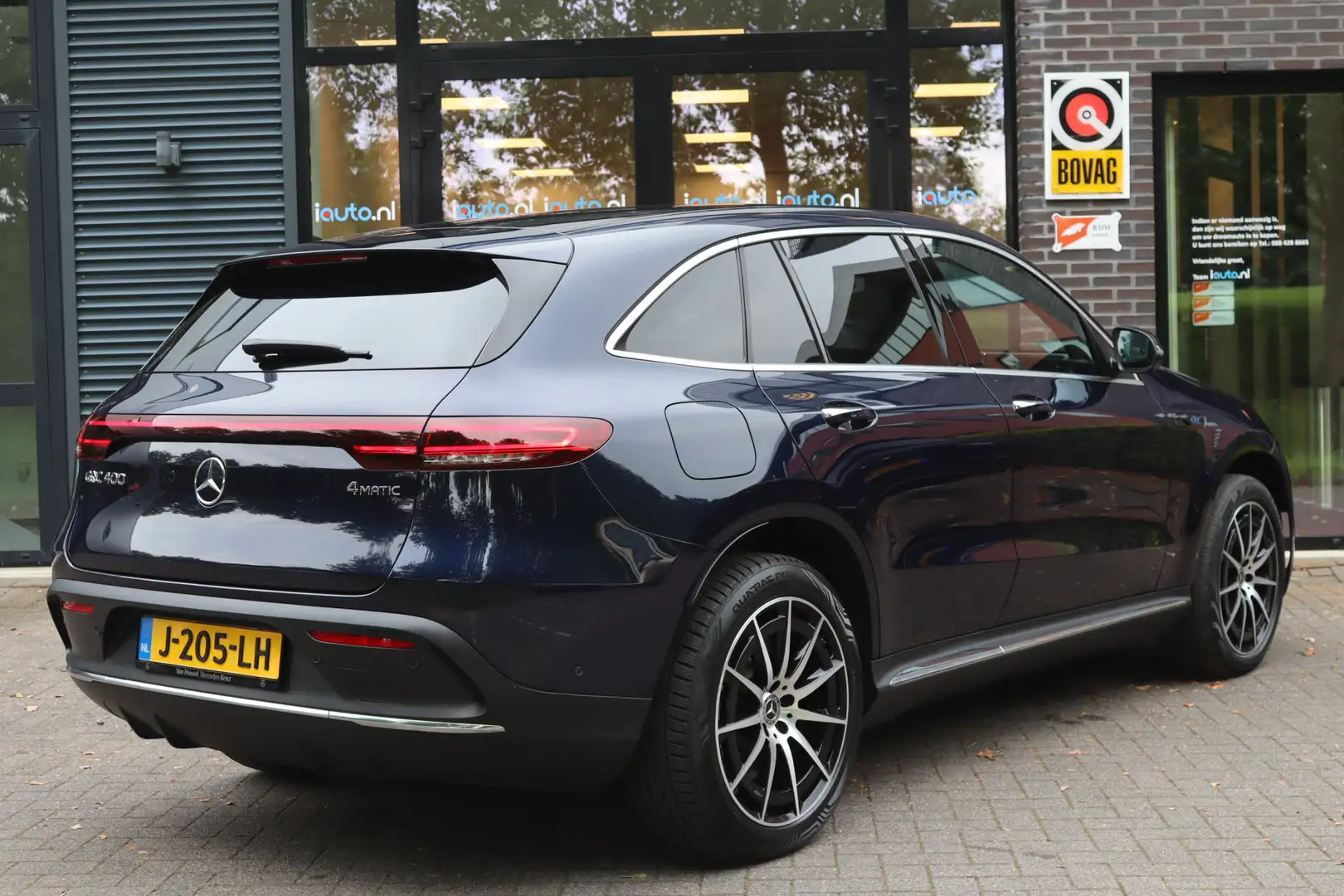 Mercedes-Benz EQC 400 4MATIC AMG Business Solution 80 kWh LED/MBUX/Leder Blau - 2