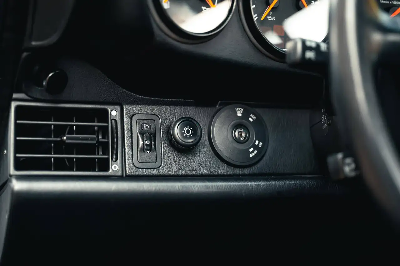 Porsche 993 911 CARRERA / COUPE / TIPTRONIC / POLAR SILVER / AIRCO, foto 9