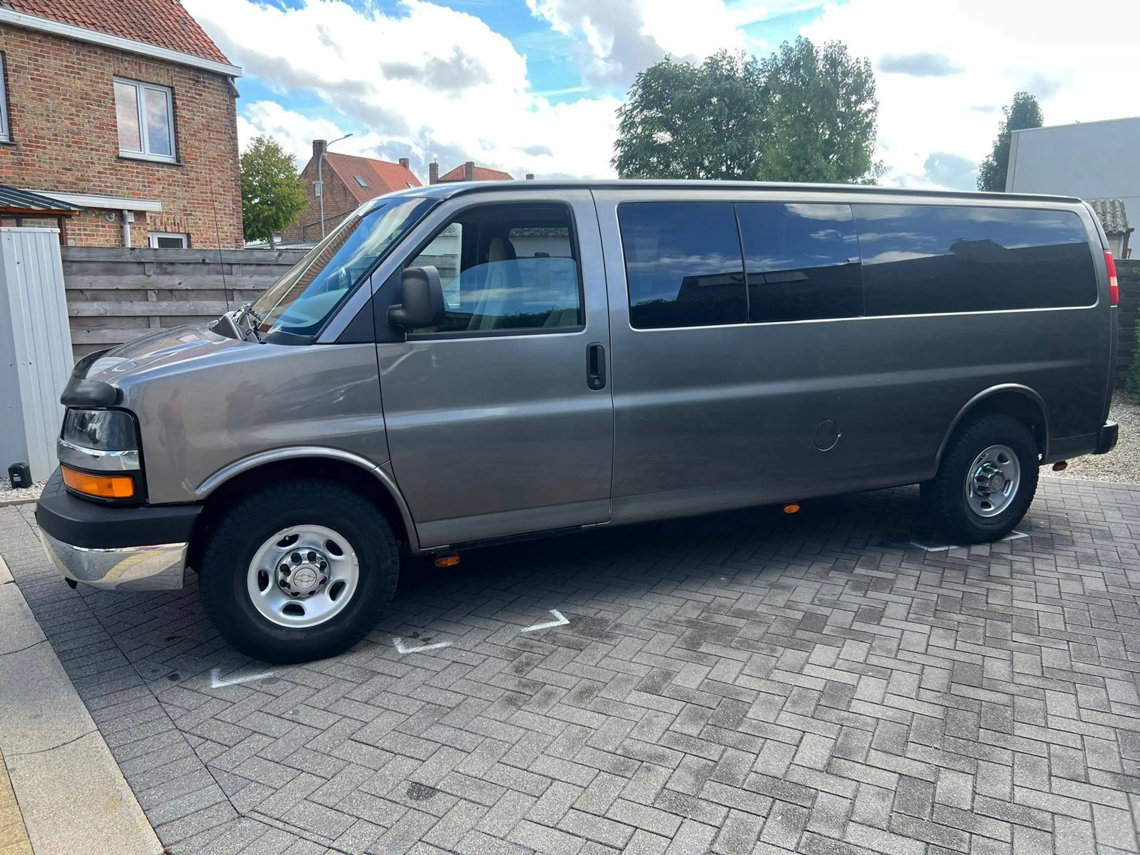 Chevrolet Express 3500 V8 — photo 7