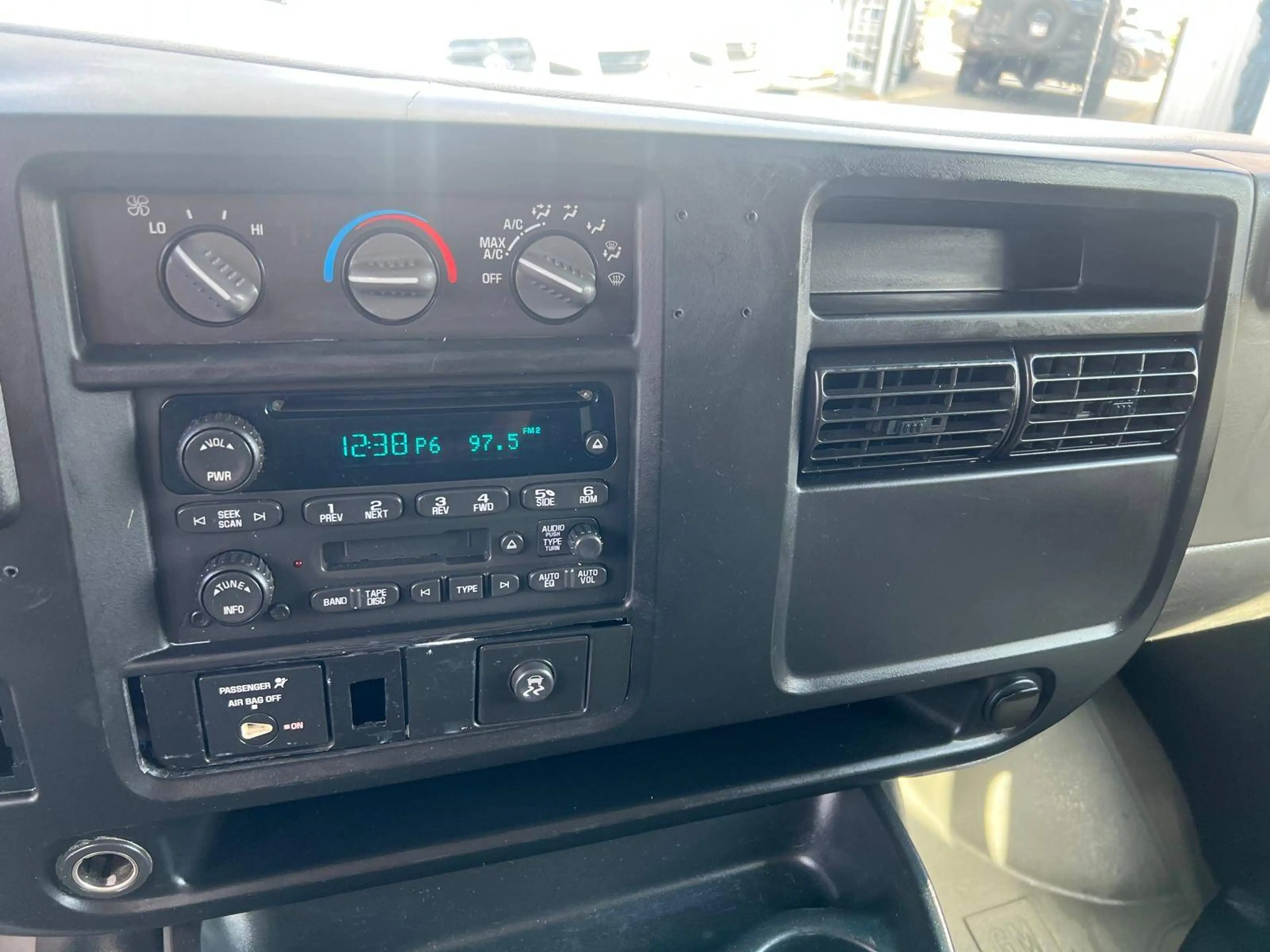 Chevrolet Express 3500 V8 — photo 10