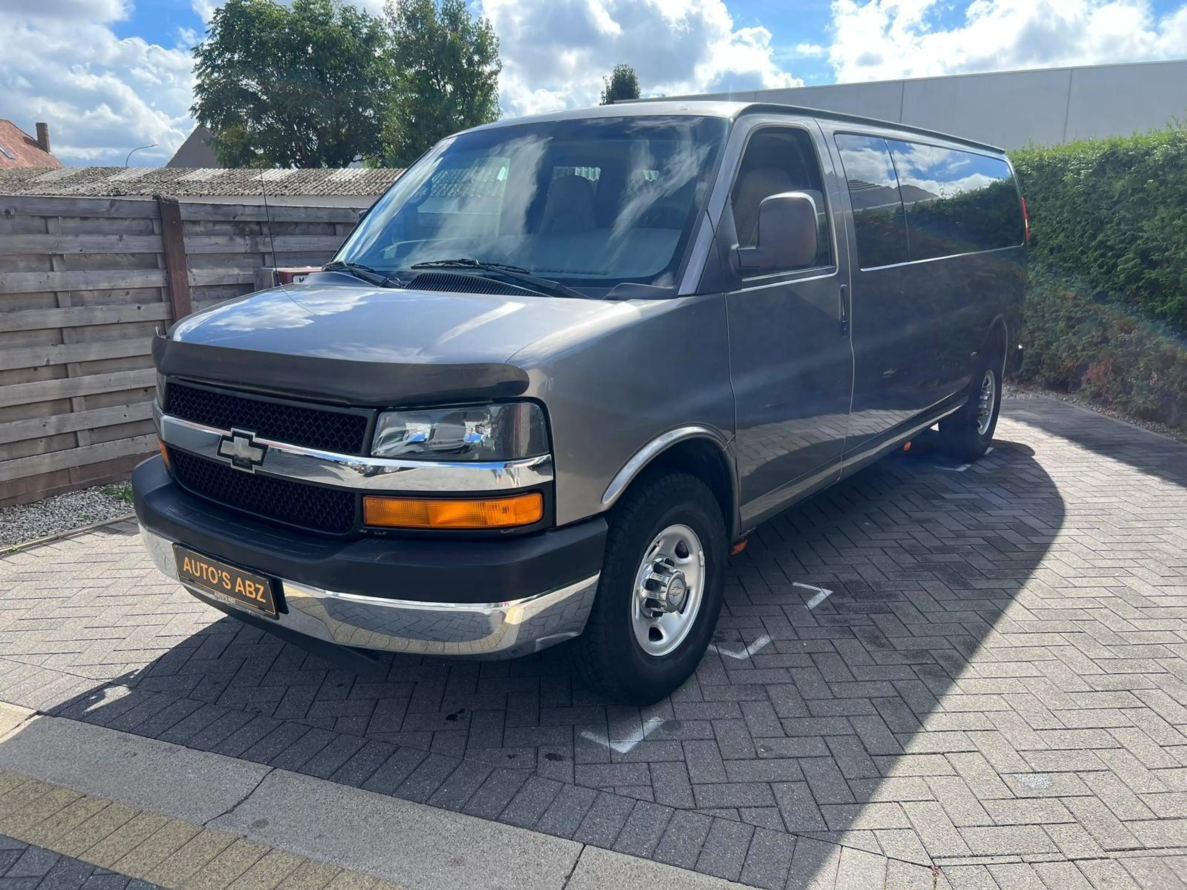 Chevrolet Express 3500 V8 — photo 2