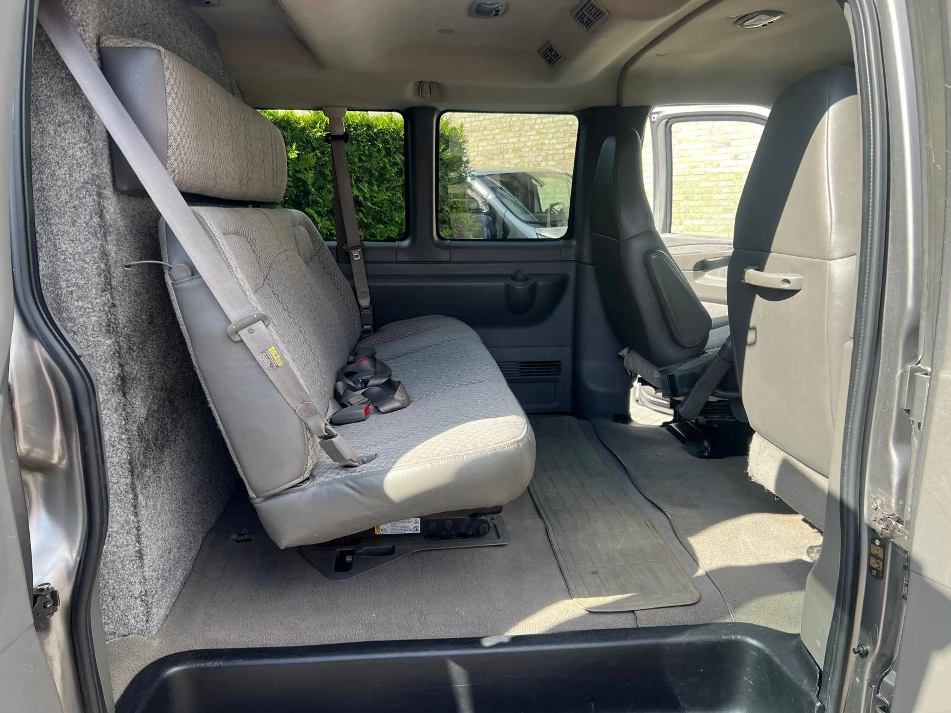Chevrolet Express 3500 V8 — photo 14