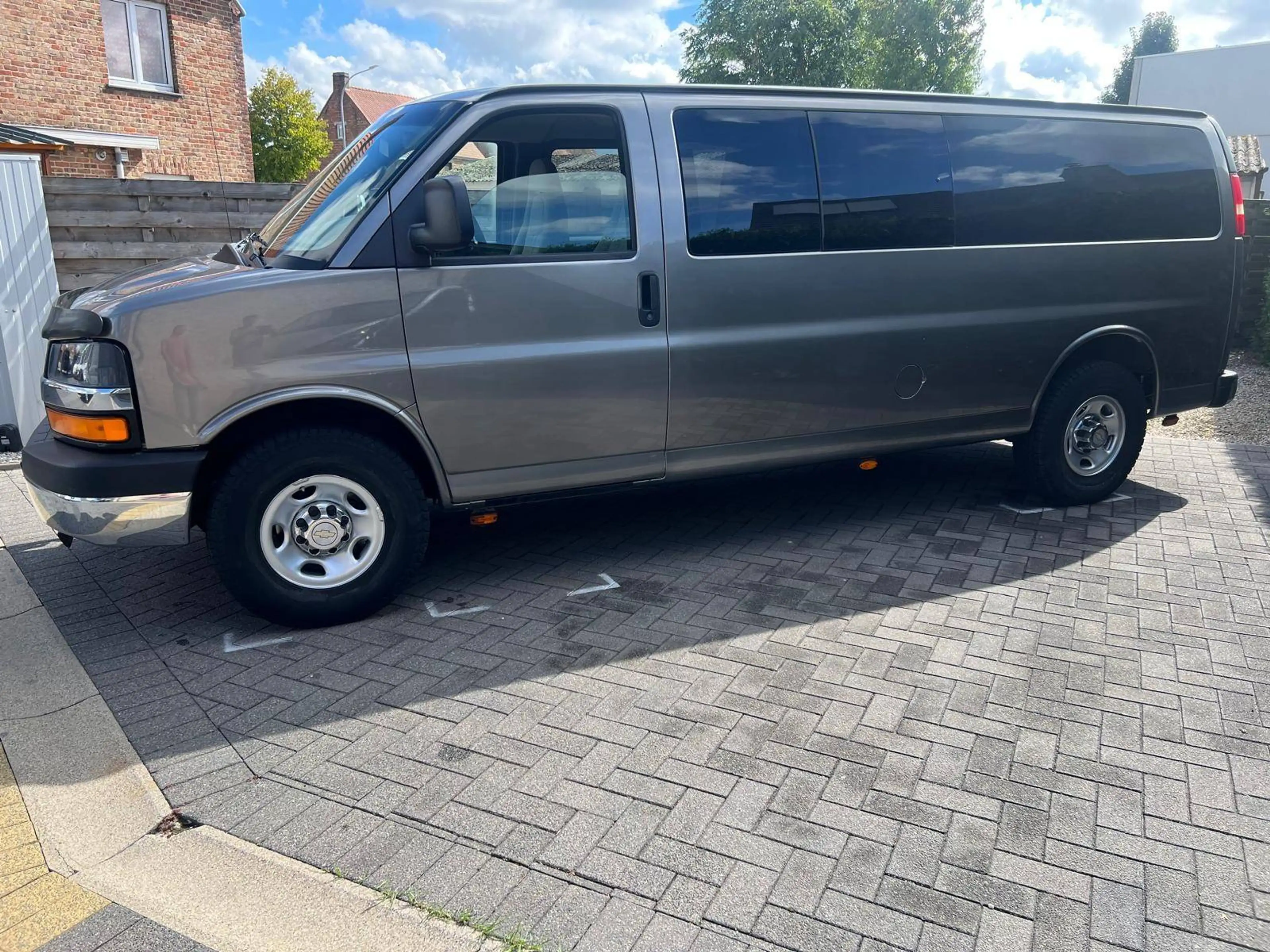 Chevrolet Express 3500 V8 — photo 4