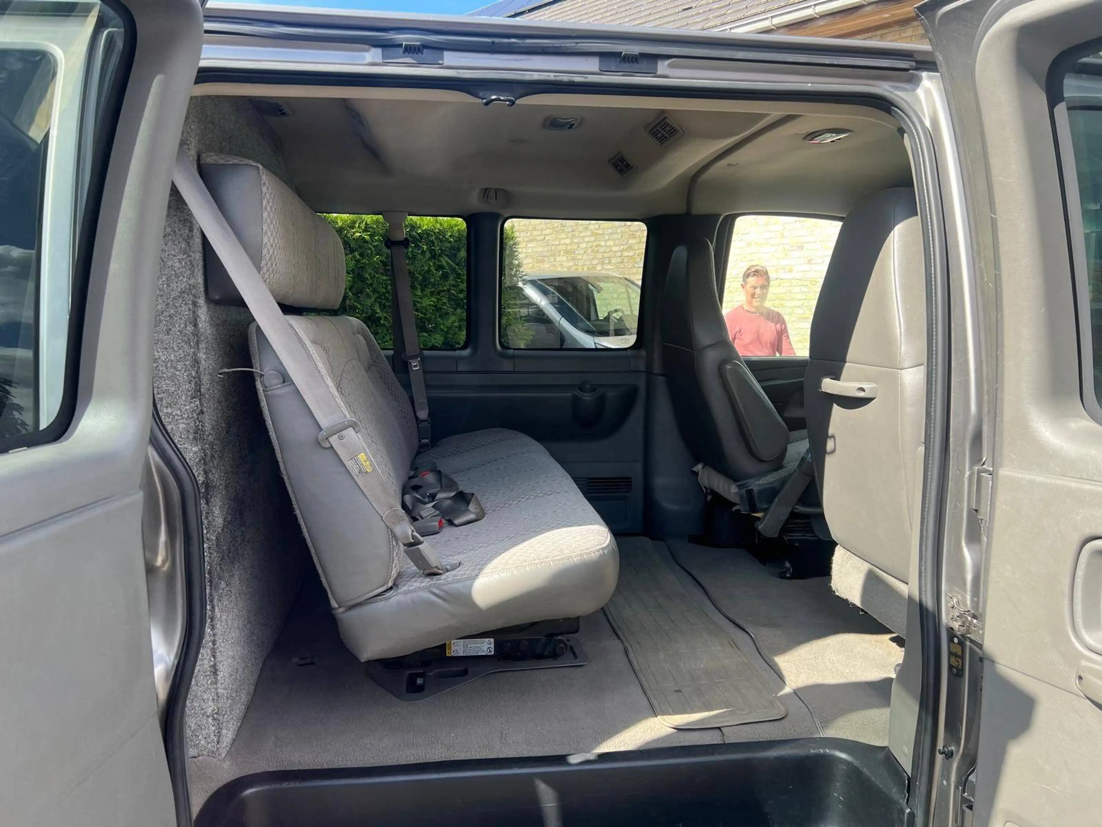Chevrolet Express 3500 V8 — photo 11