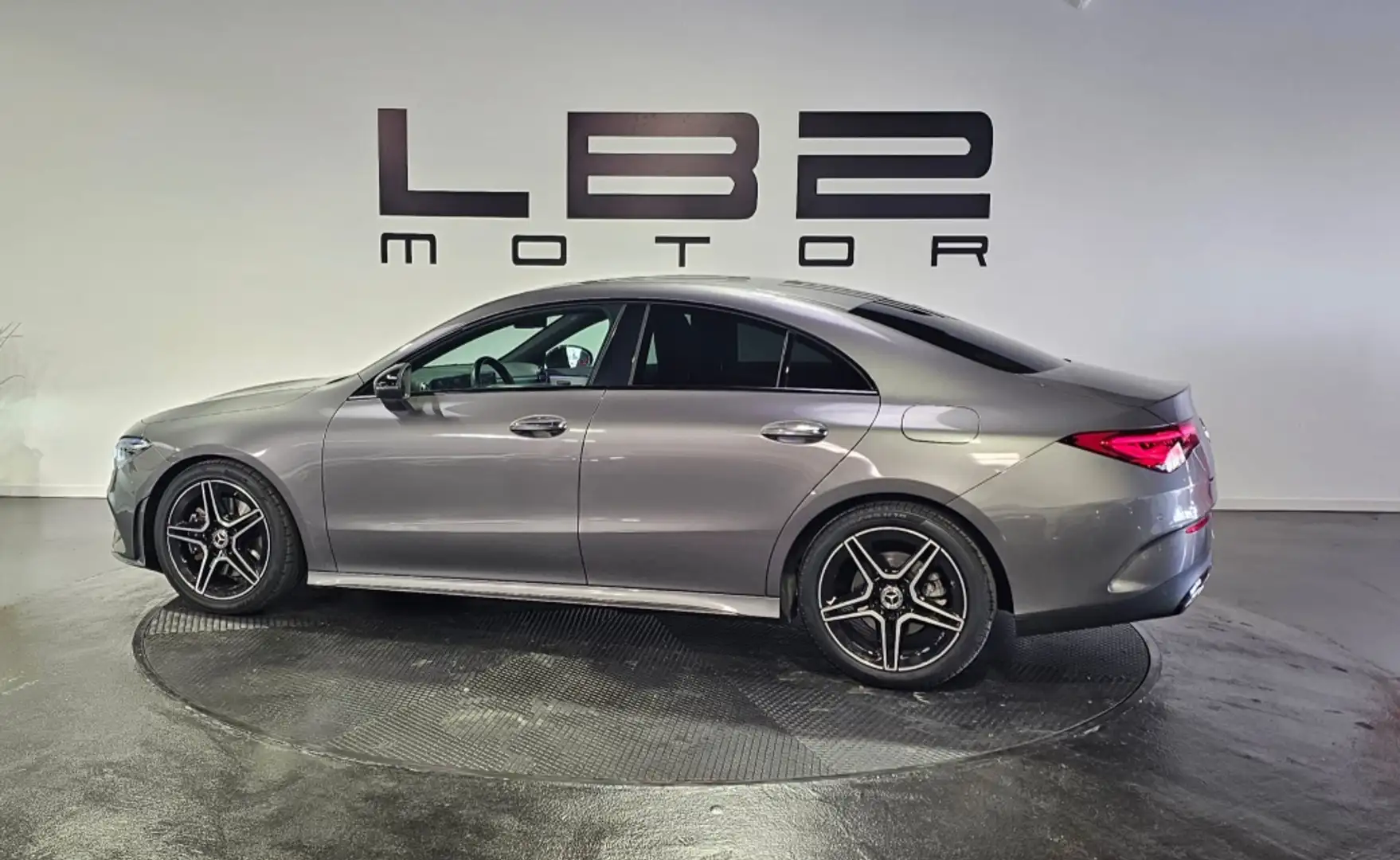 Mercedes-Benz CLA 200 7G-DCT Gris - 2