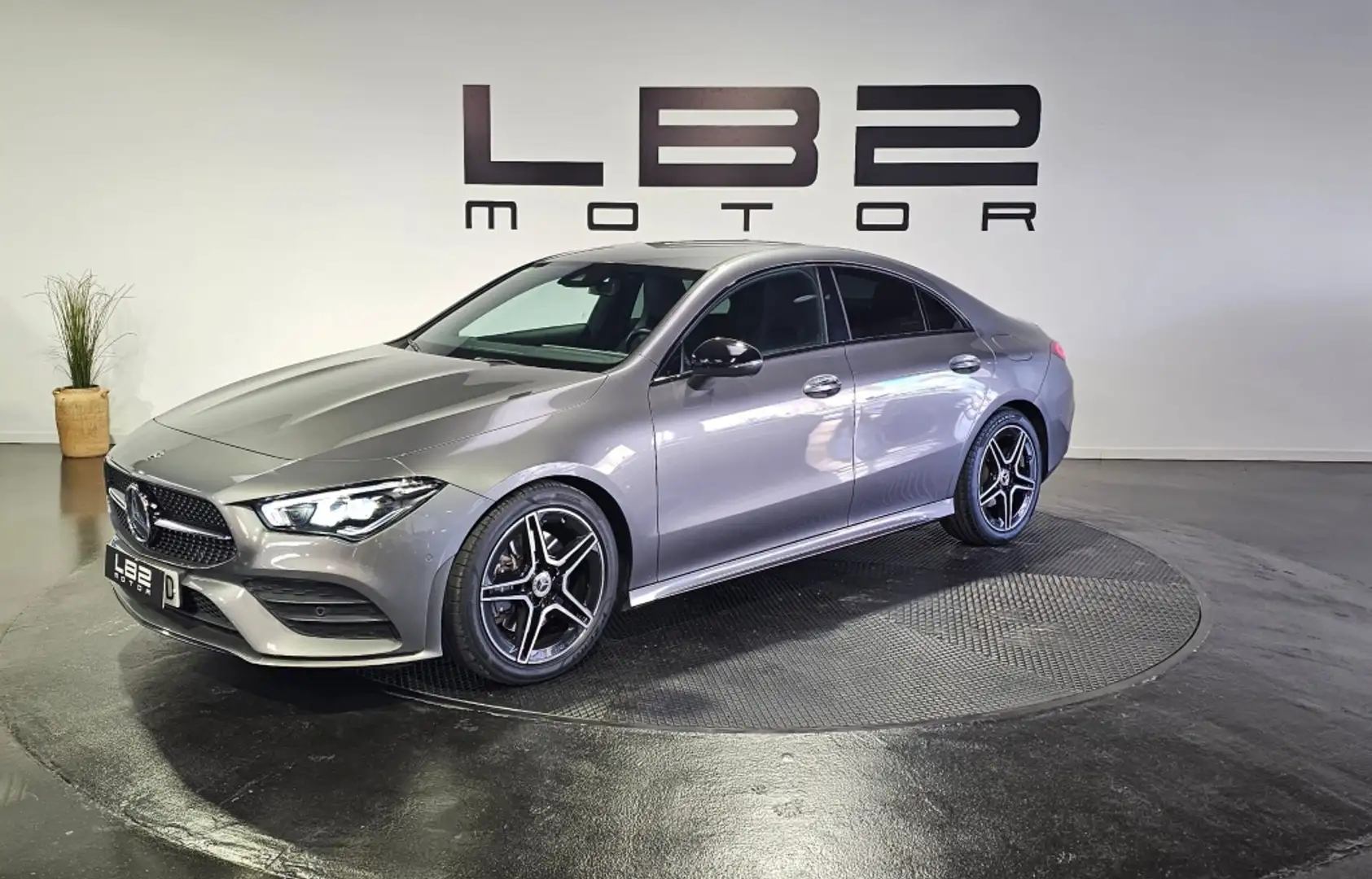 Mercedes-Benz CLA 200 7G-DCT Gris - 1