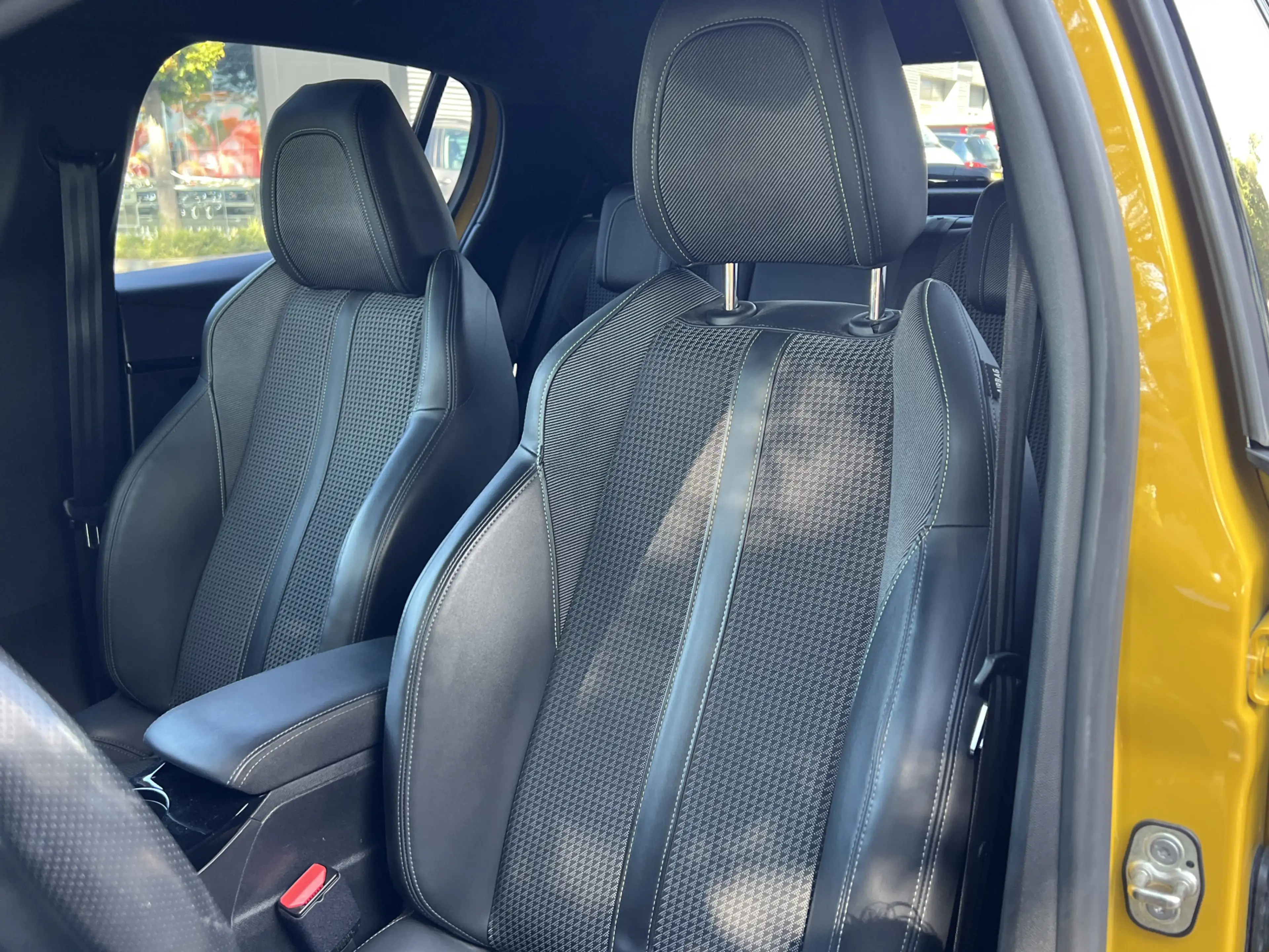 Peugeot 208 1.5 BlueHDi Blue Lease Allure | Virtual Cockpit | — photo 11