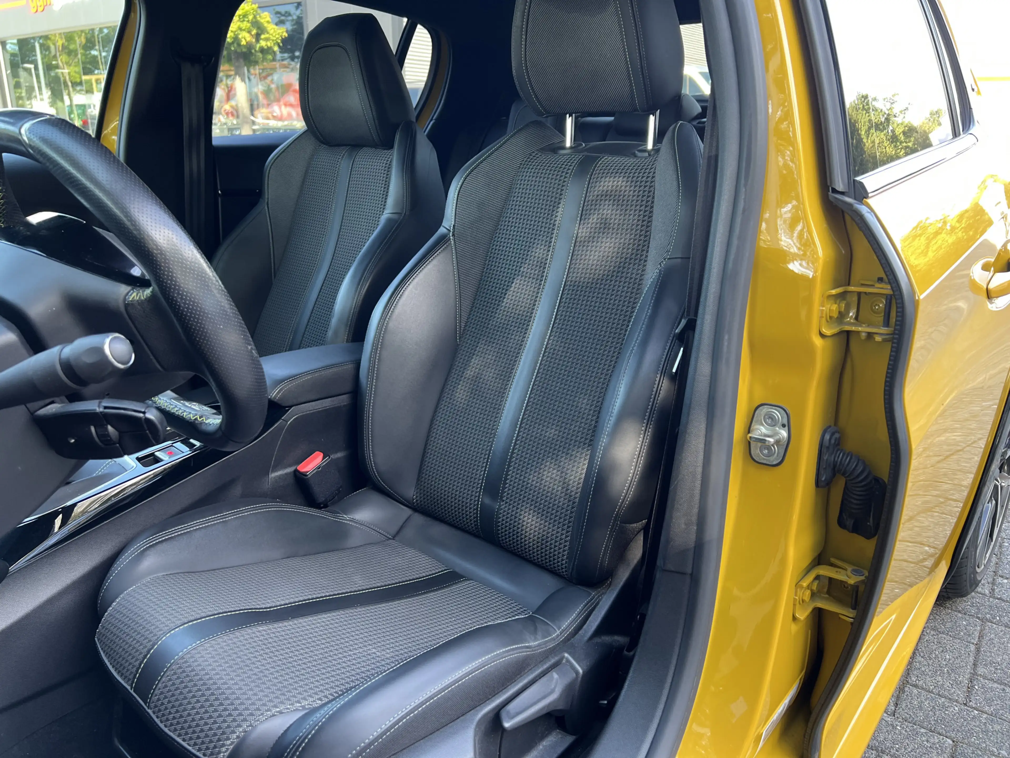 Peugeot 208 1.5 BlueHDi Blue Lease Allure | Virtual Cockpit | — photo 4