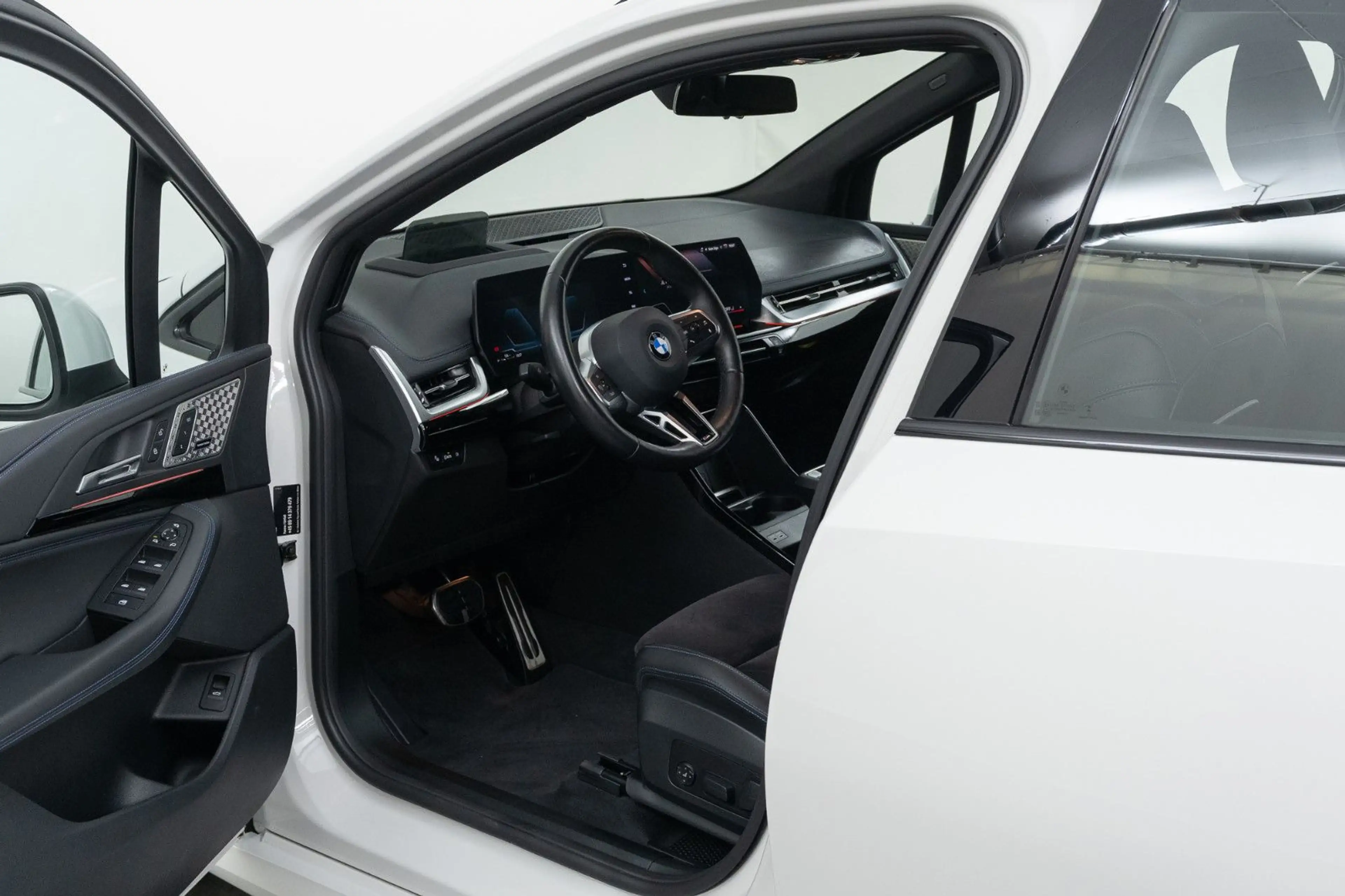 BMW 220 i Active Tourer M Sport — photo 9