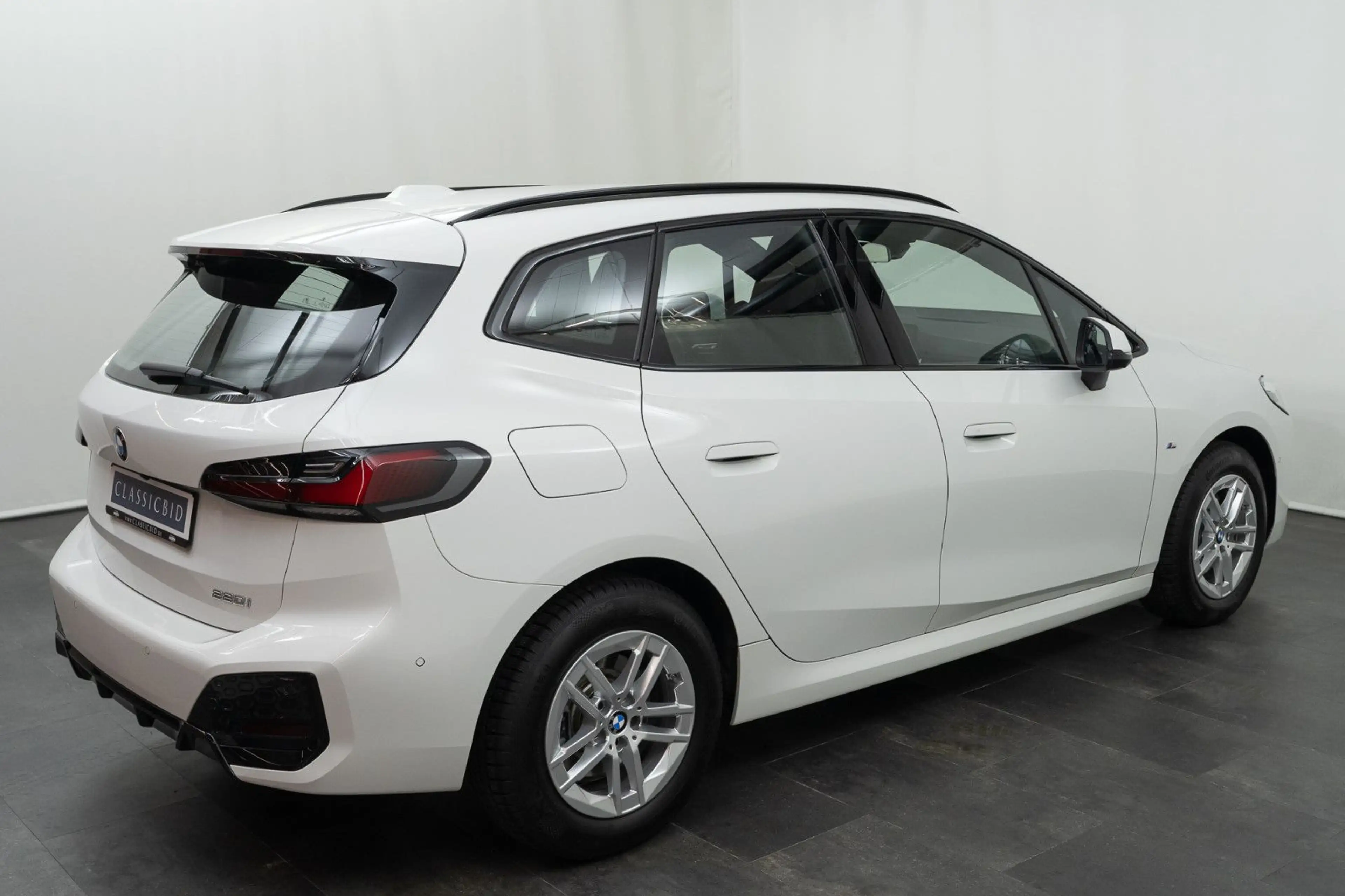 BMW 220 i Active Tourer M Sport — photo 6