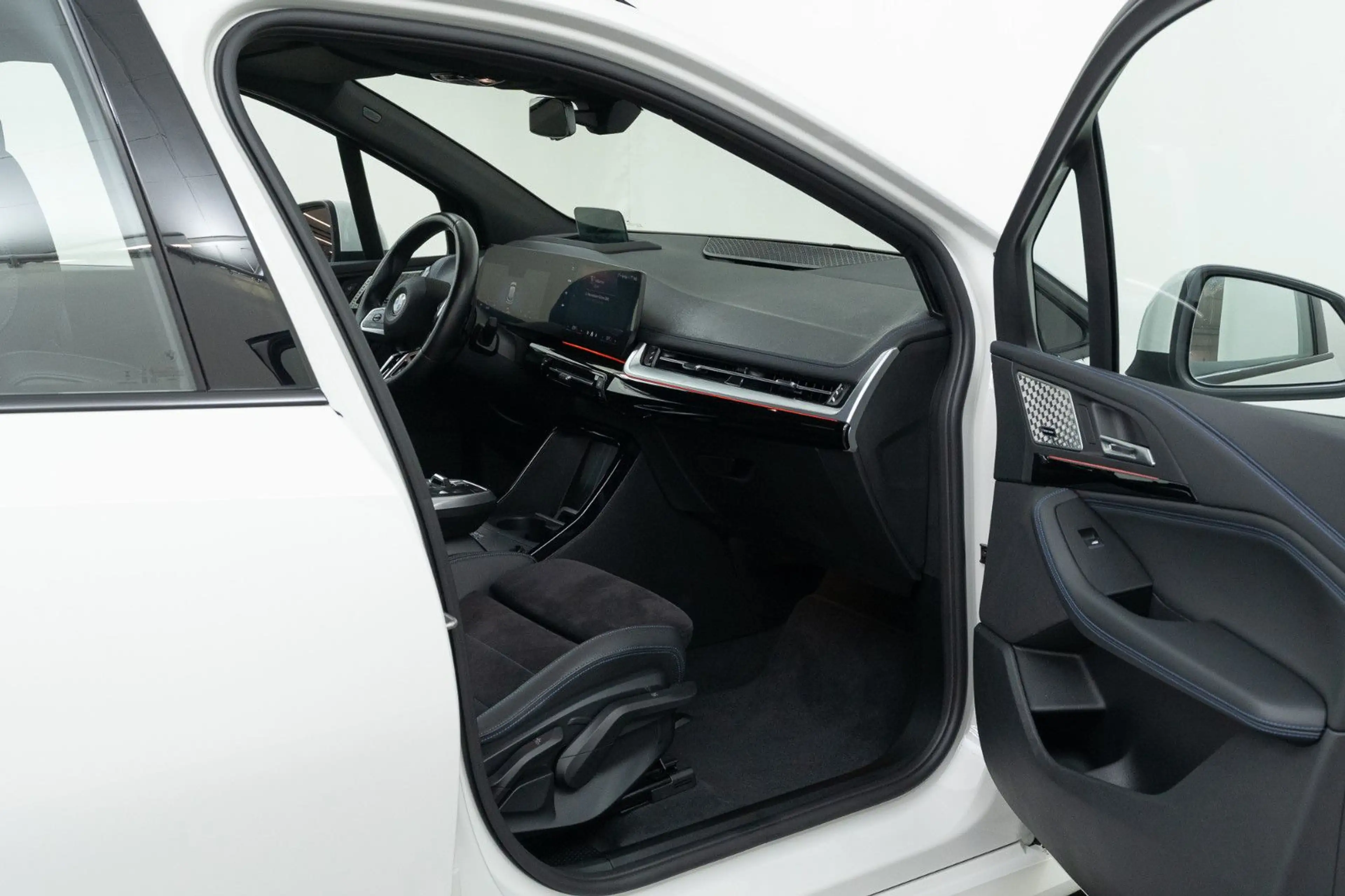 BMW 220 i Active Tourer M Sport — photo 15