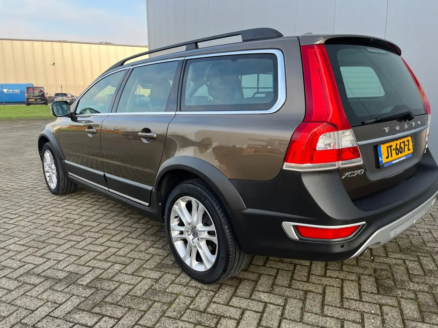 Volvo XC70 2.4 D4 Polar+ AWD AUTOMAAT / LENTE AANBIEDING !! Bruin - 2