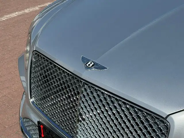 Bentley Bentayga view 4
