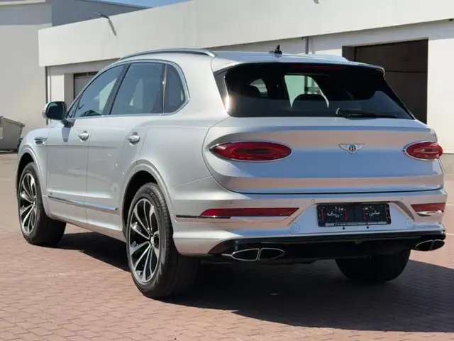Bentley Bentayga view 9