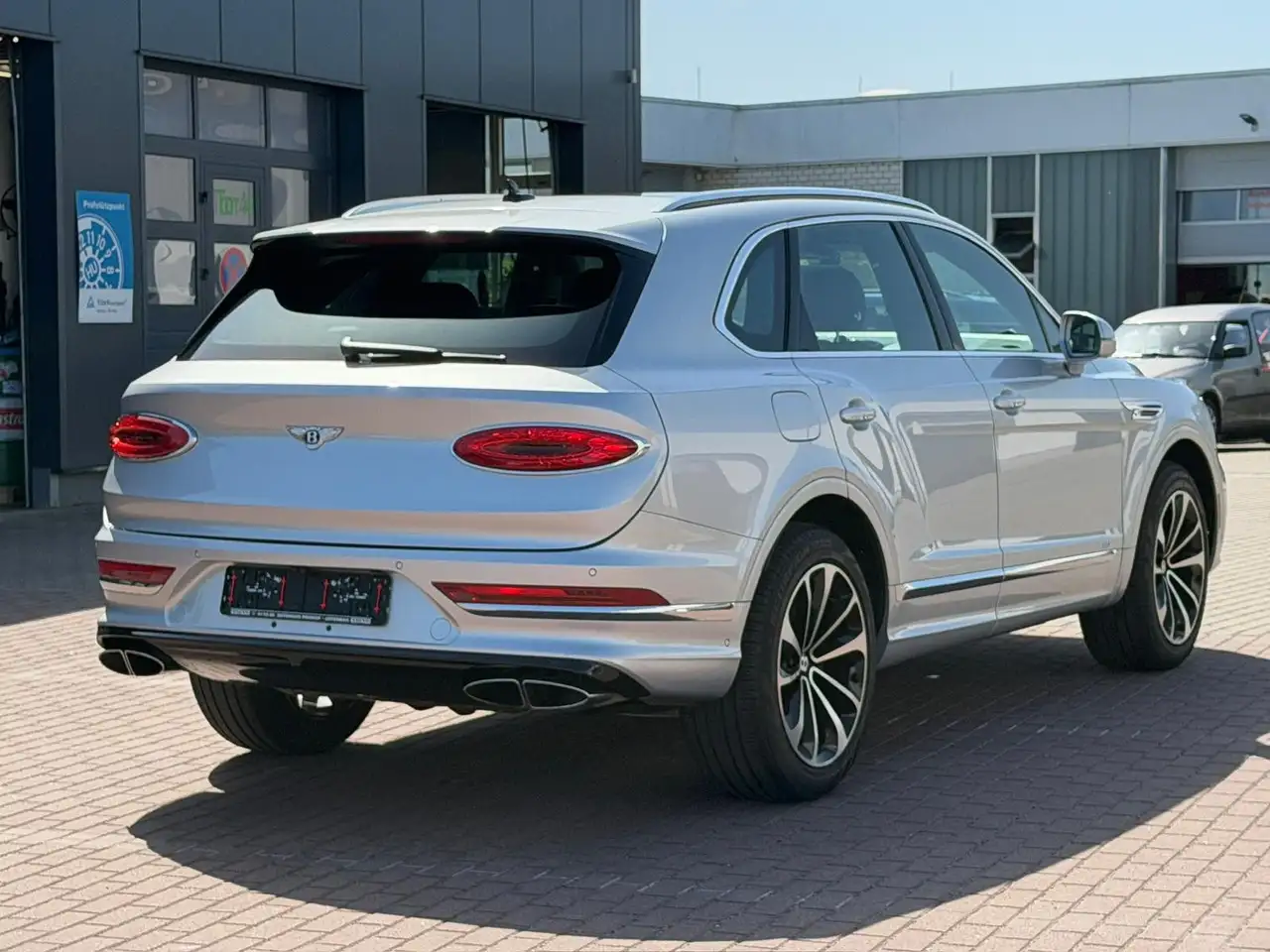 Bentley Bentayga 2021 — фото 12
