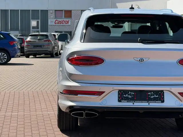 Bentley Bentayga view 10