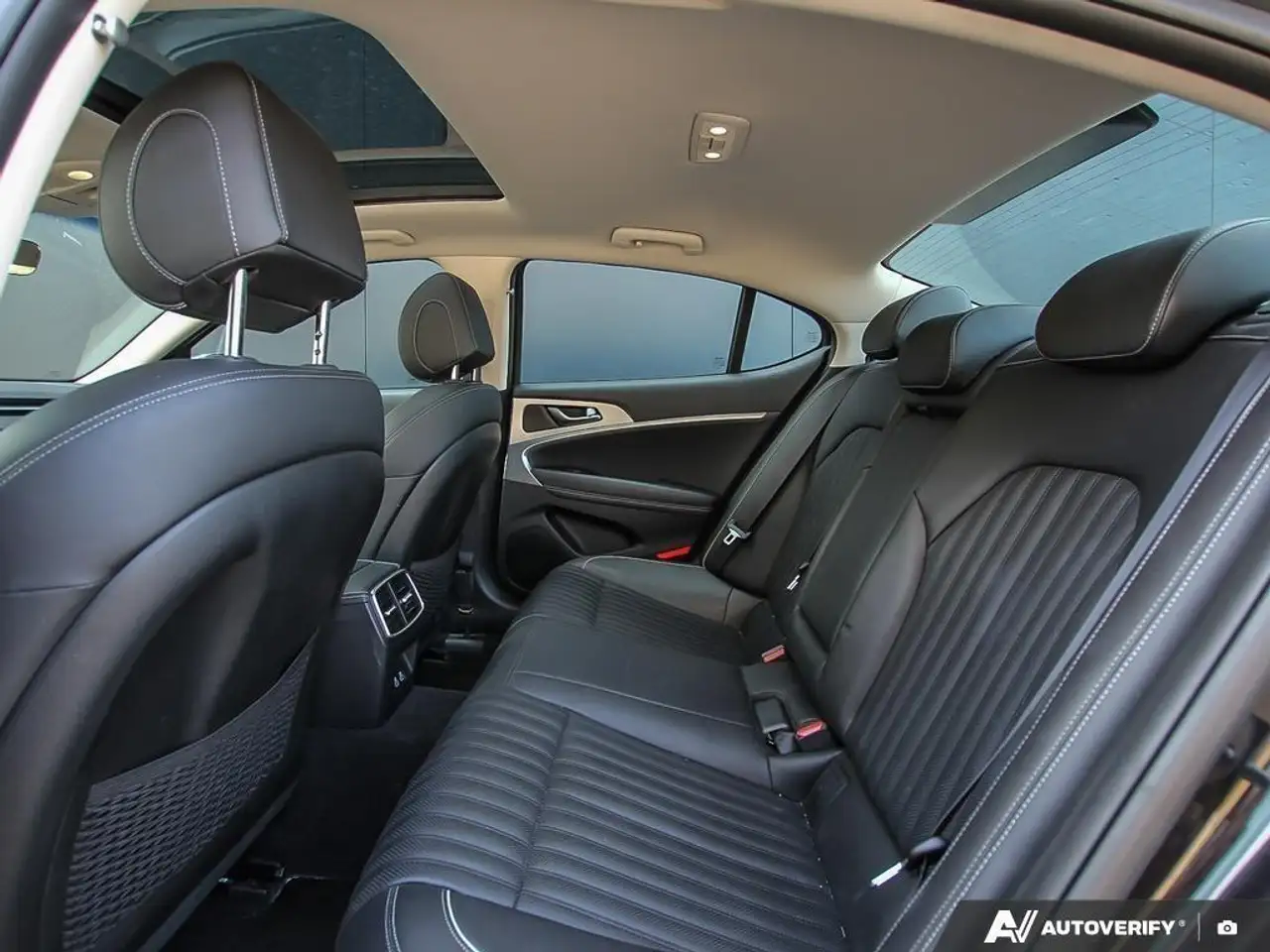 Genesis G70 снимка Genesis G70