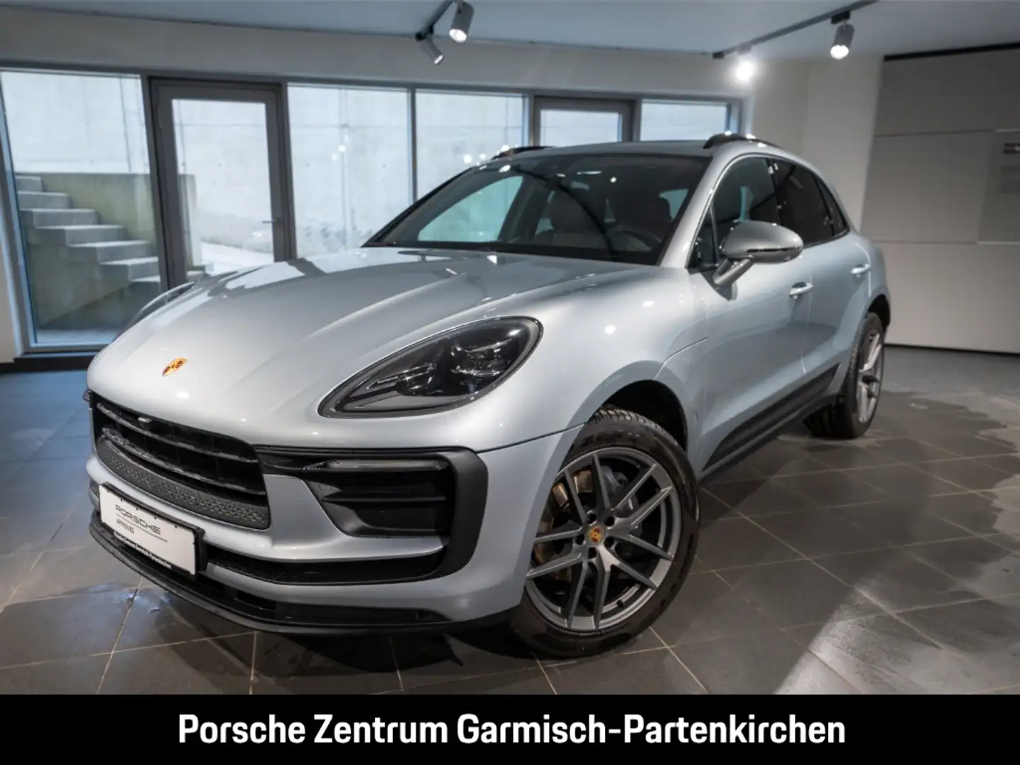 Porsche Macan 360 Kamera Rückfahrkam. Klimaautom SHZ Stříbrná - 1