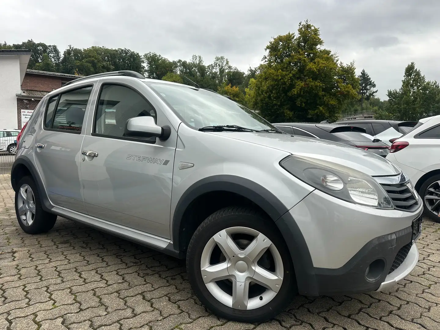 Dacia Sandero 1.5 dCi Stepway+2.HAND+KLIMA+SERVO+ZV+TÜV:NEU Grau - 2