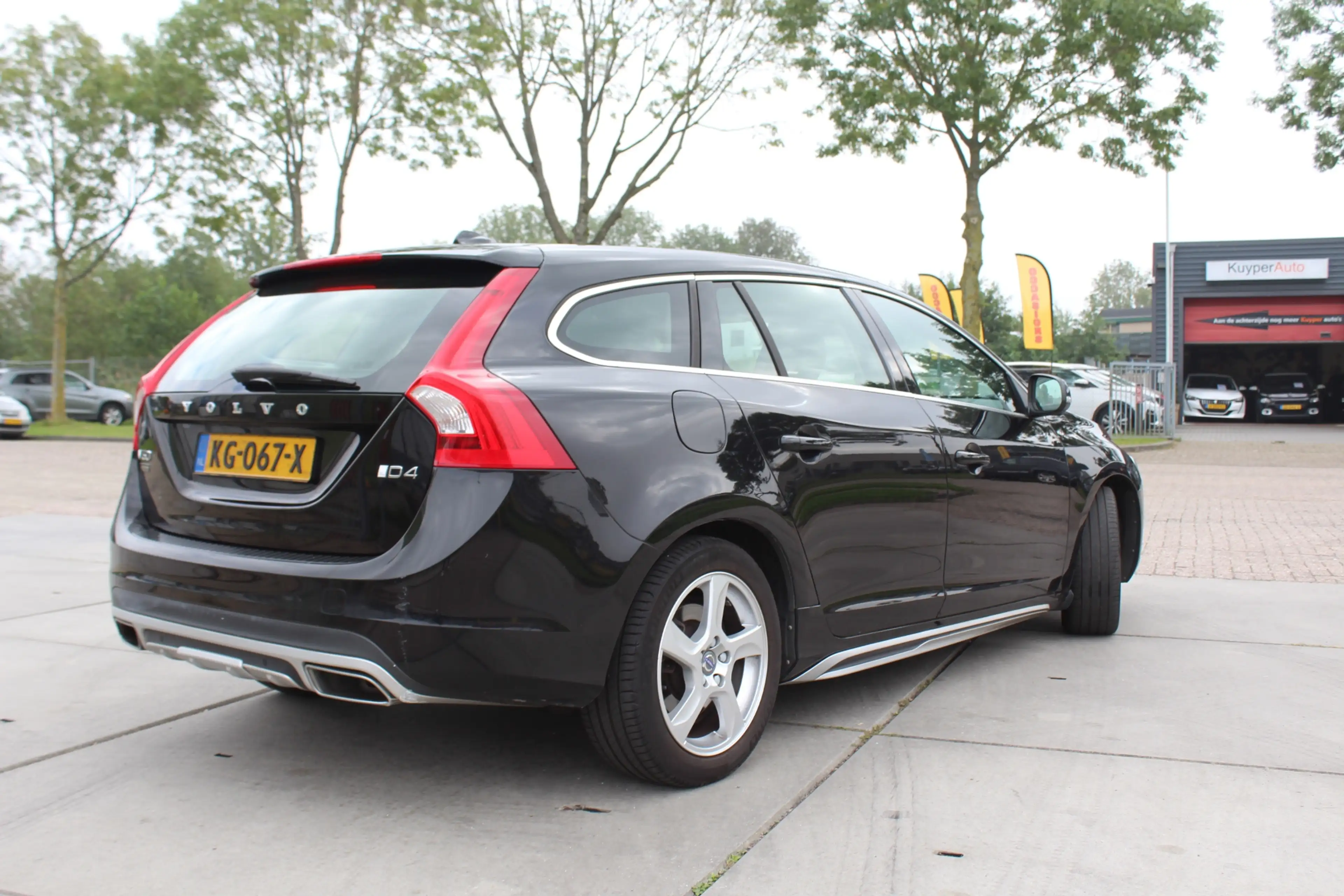 Volvo V60 2.0 D4 Nordic+ NETTE AUTOMAAT DEALER ONDERHOUDEN T — photo 17