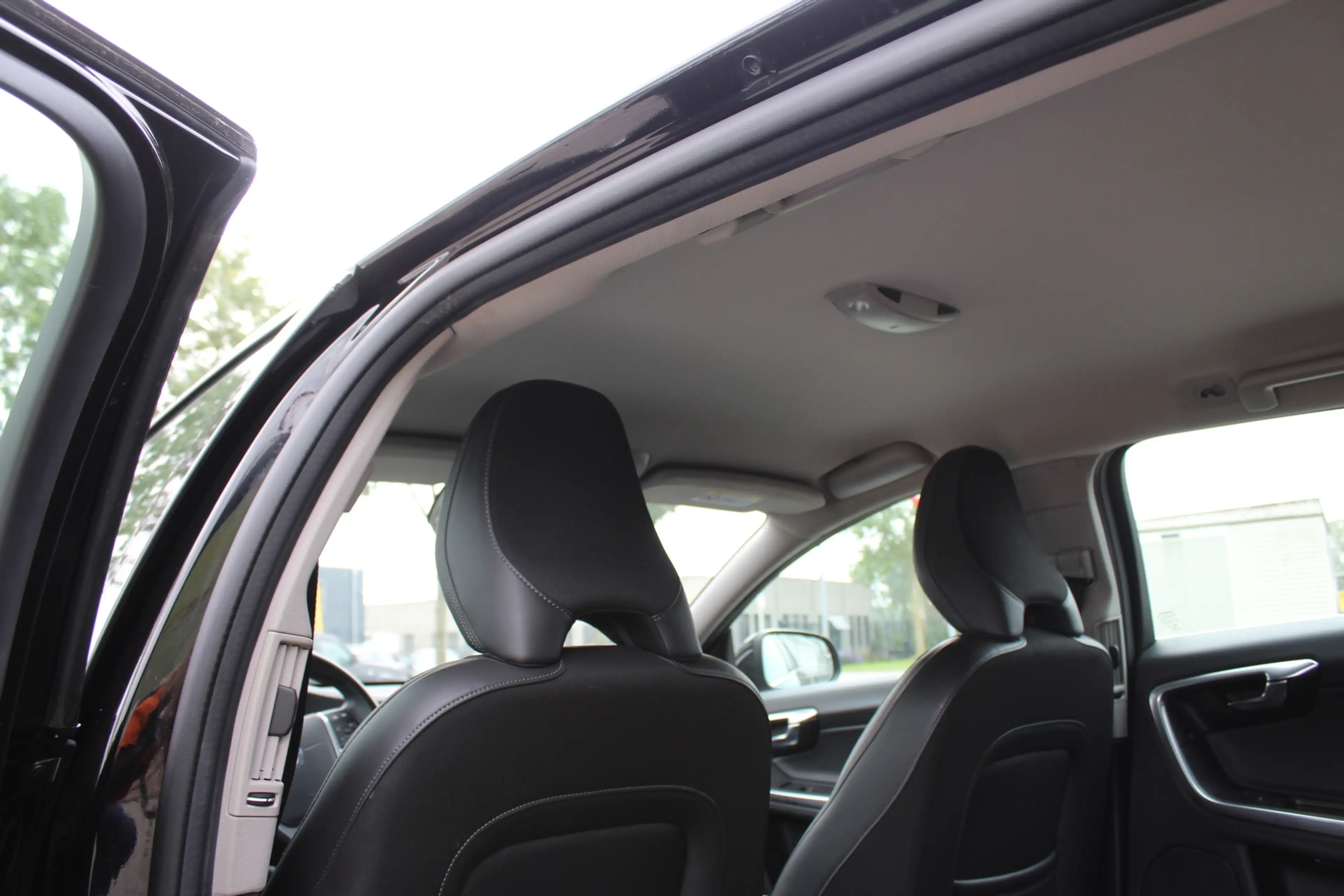 Volvo V60 2.0 D4 Nordic+ NETTE AUTOMAAT DEALER ONDERHOUDEN T — photo 30