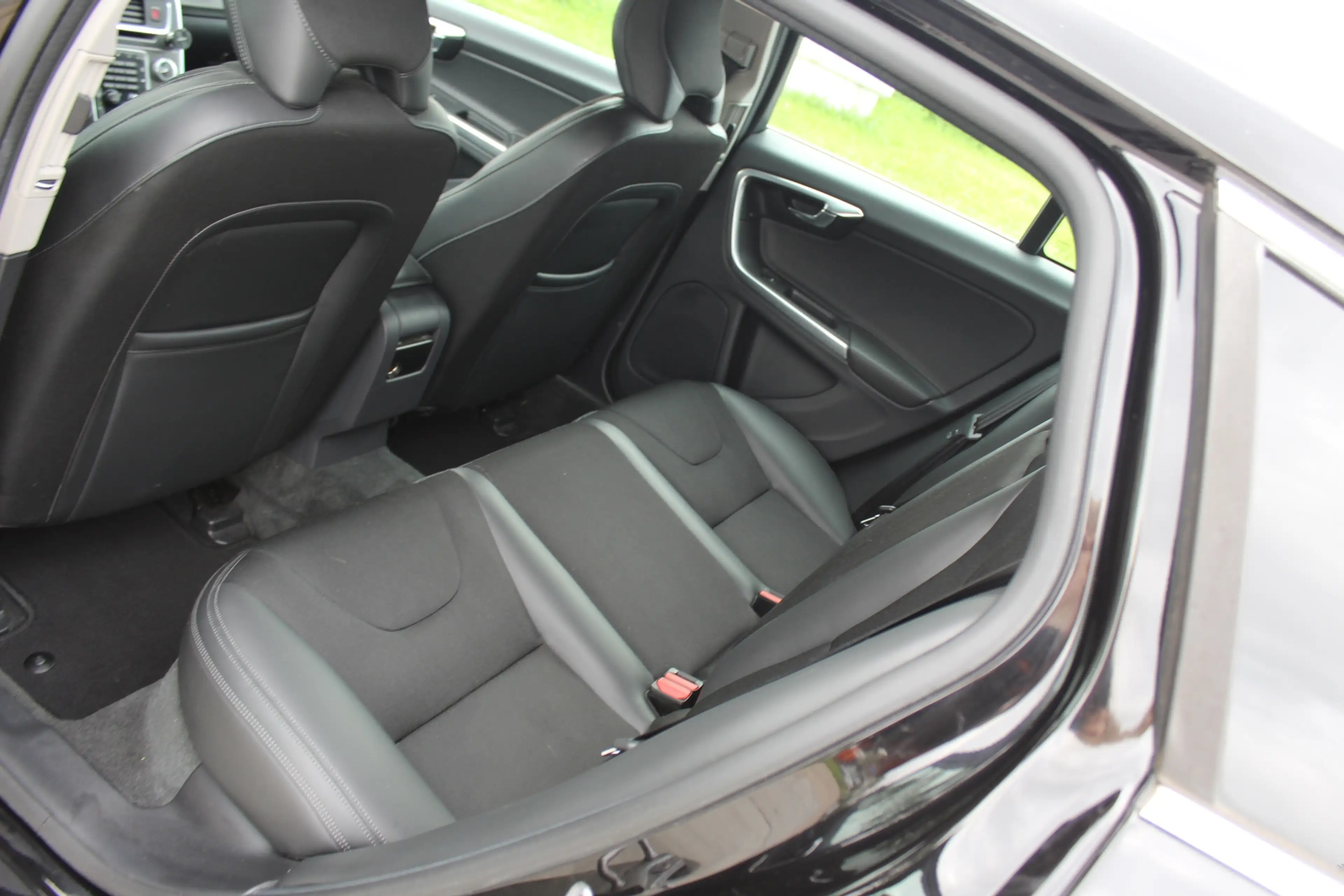 Volvo V60 2.0 D4 Nordic+ NETTE AUTOMAAT DEALER ONDERHOUDEN T — photo 23
