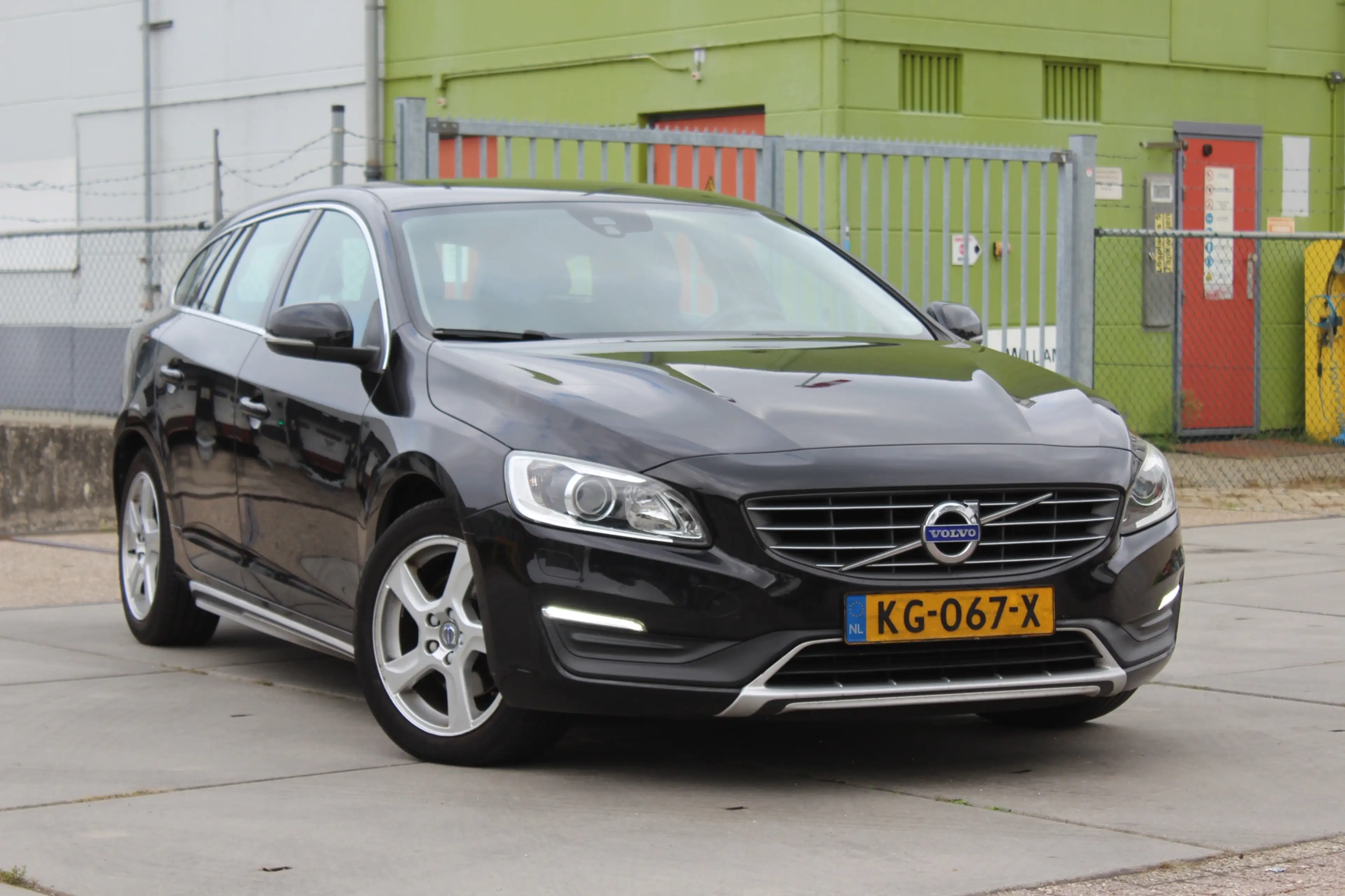 Volvo V60 2.0 D4 Nordic+ NETTE AUTOMAAT DEALER ONDERHOUDEN T — photo 28