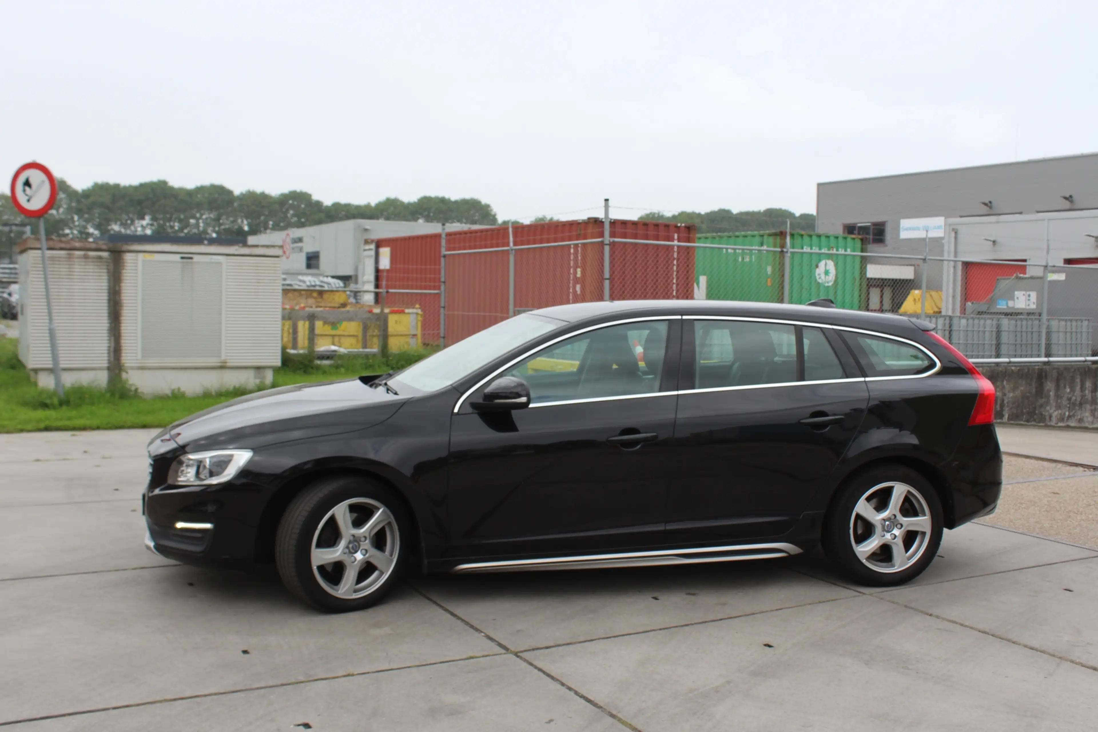 Volvo V60 2.0 D4 Nordic+ NETTE AUTOMAAT DEALER ONDERHOUDEN T — photo 19