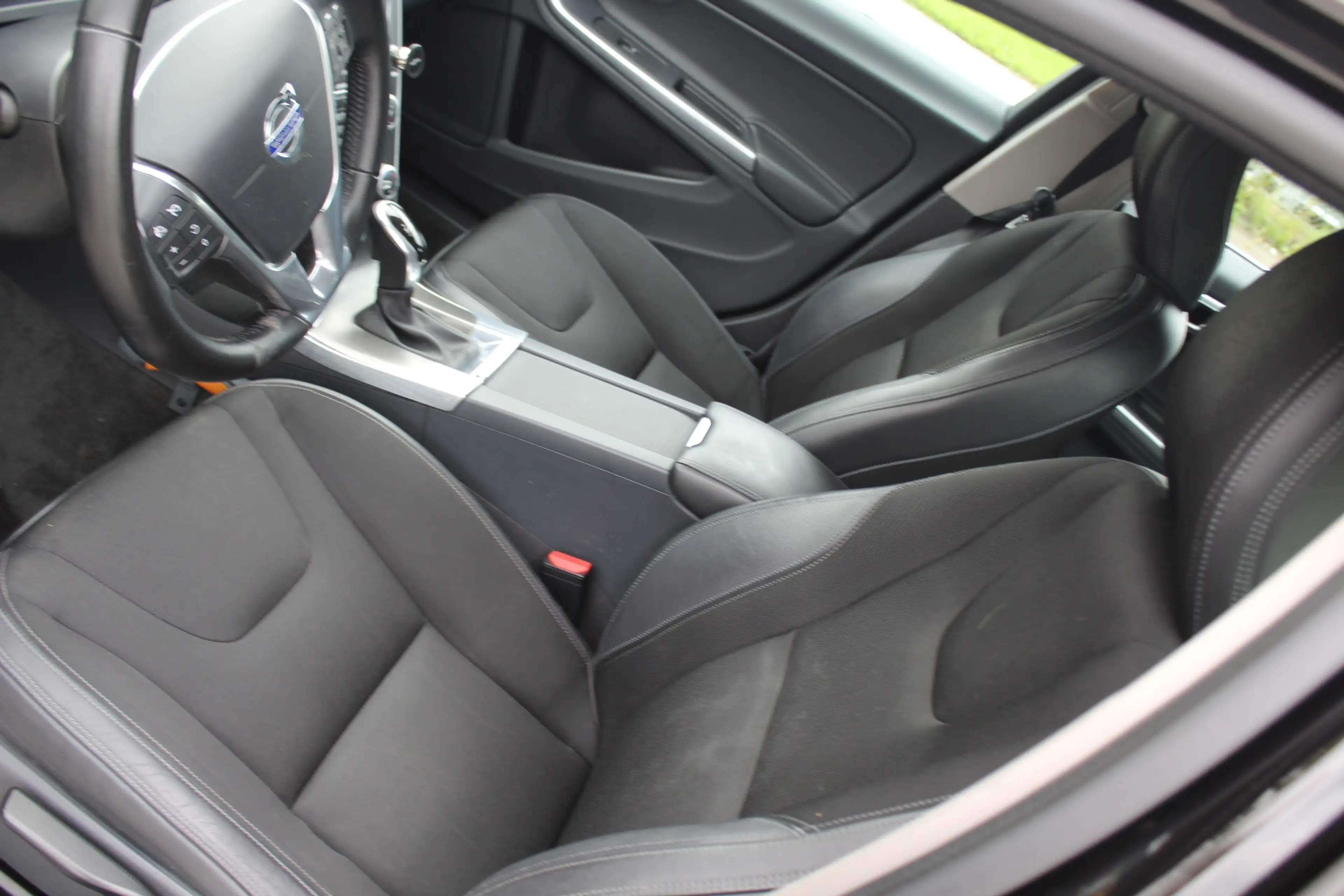 Volvo V60 2.0 D4 Nordic+ NETTE AUTOMAAT DEALER ONDERHOUDEN T — photo 29