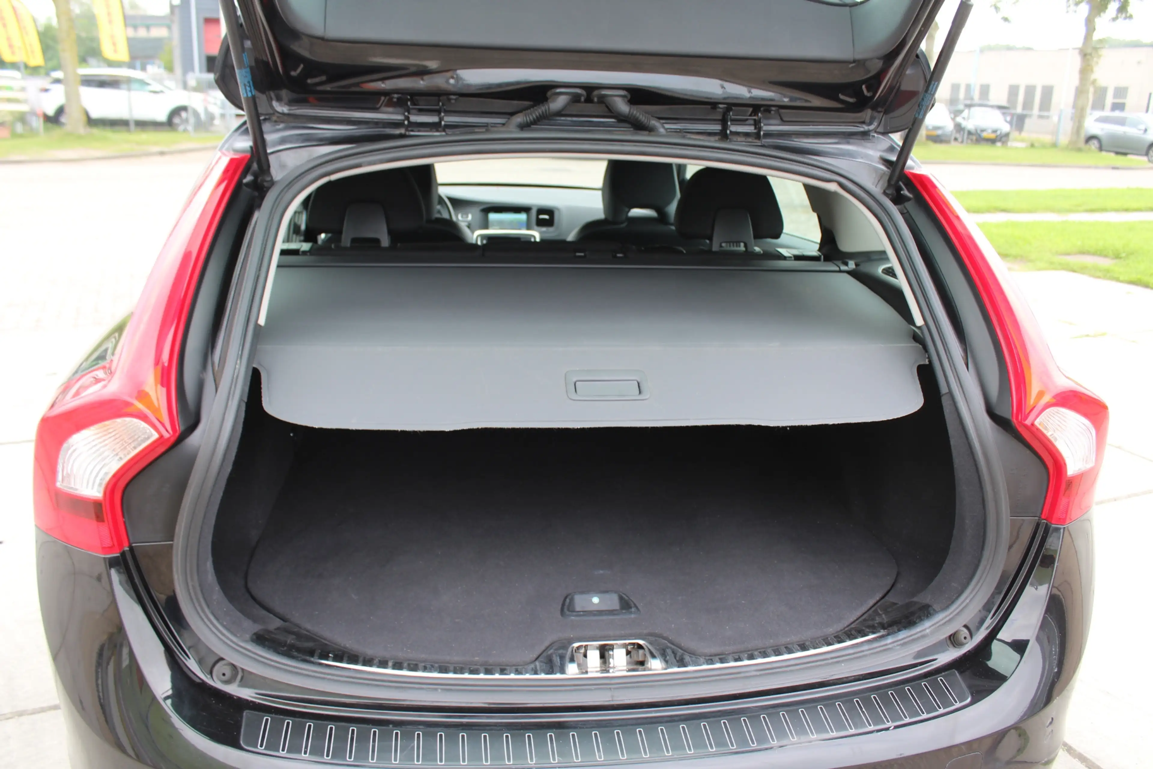 Volvo V60 2.0 D4 Nordic+ NETTE AUTOMAAT DEALER ONDERHOUDEN T — photo 12