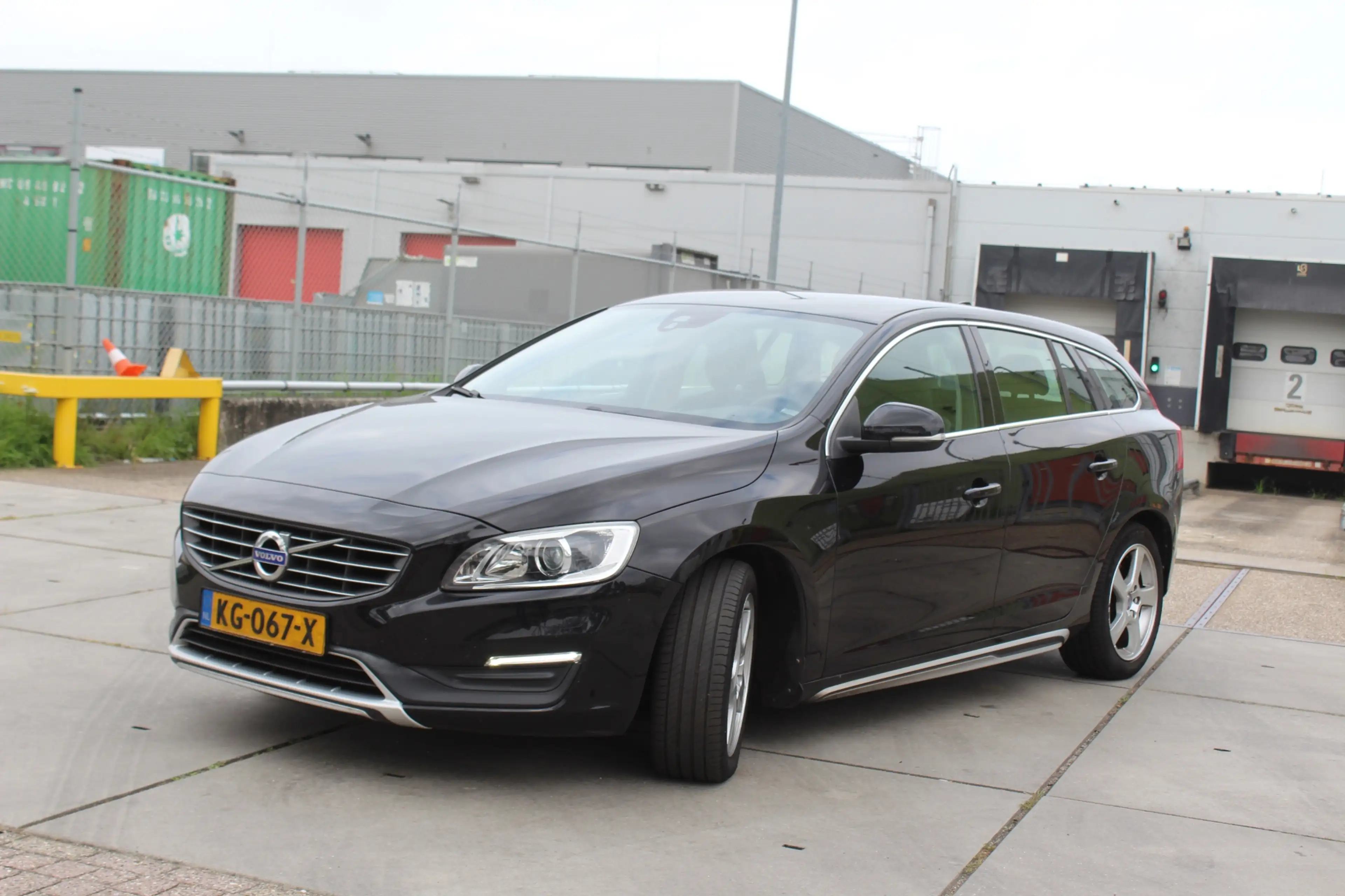 Volvo V60 2.0 D4 Nordic+ NETTE AUTOMAAT DEALER ONDERHOUDEN T — photo 18