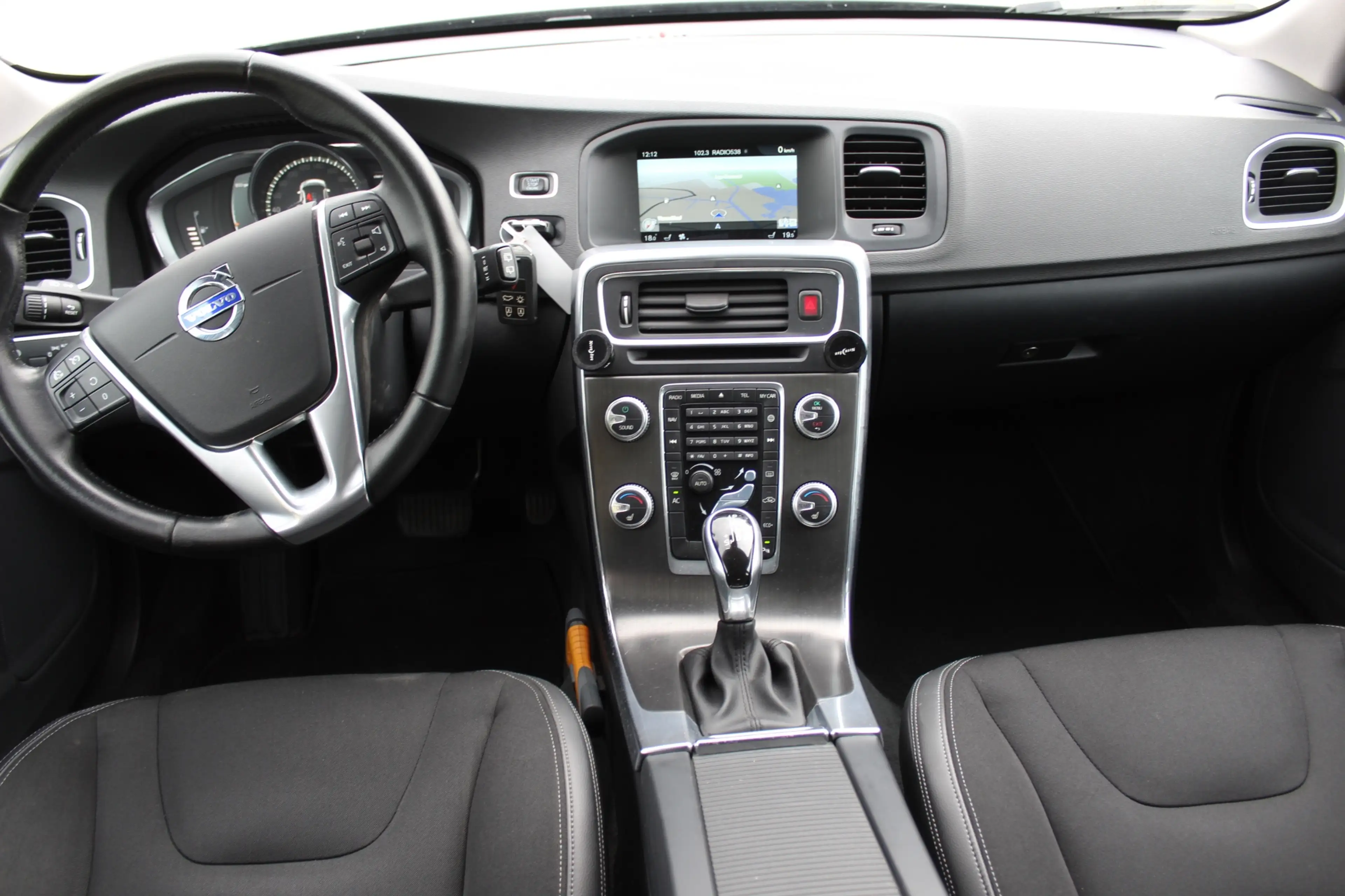 Volvo V60 2.0 D4 Nordic+ NETTE AUTOMAAT DEALER ONDERHOUDEN T — photo 31