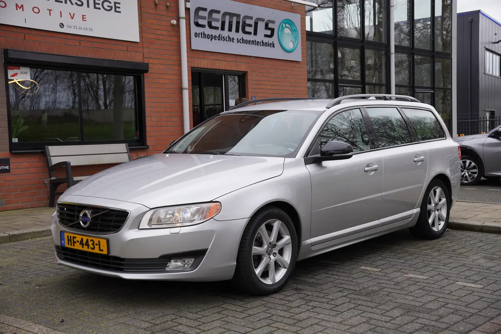Volvo V70 2.0 T4 Dynamic Edition 1e eigenaar / Geheel dealer Szürke - 2