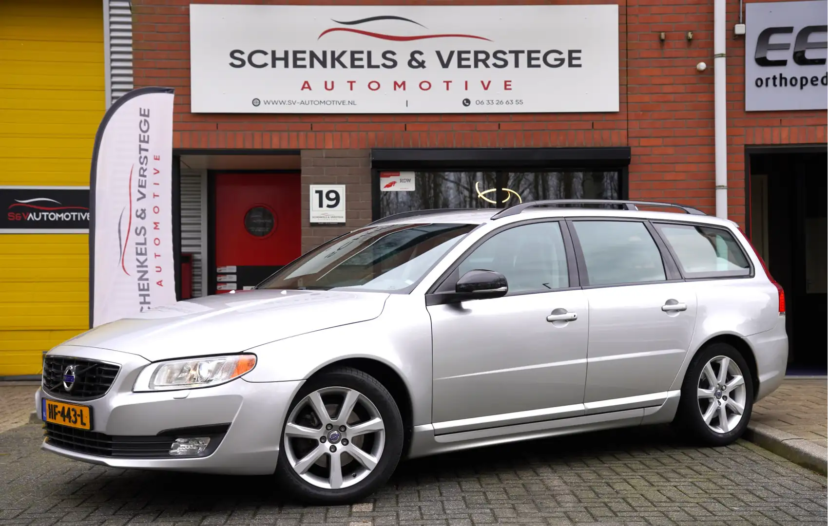 Volvo V70 2.0 T4 Dynamic Edition 1e eigenaar / Geheel dealer Szürke - 1