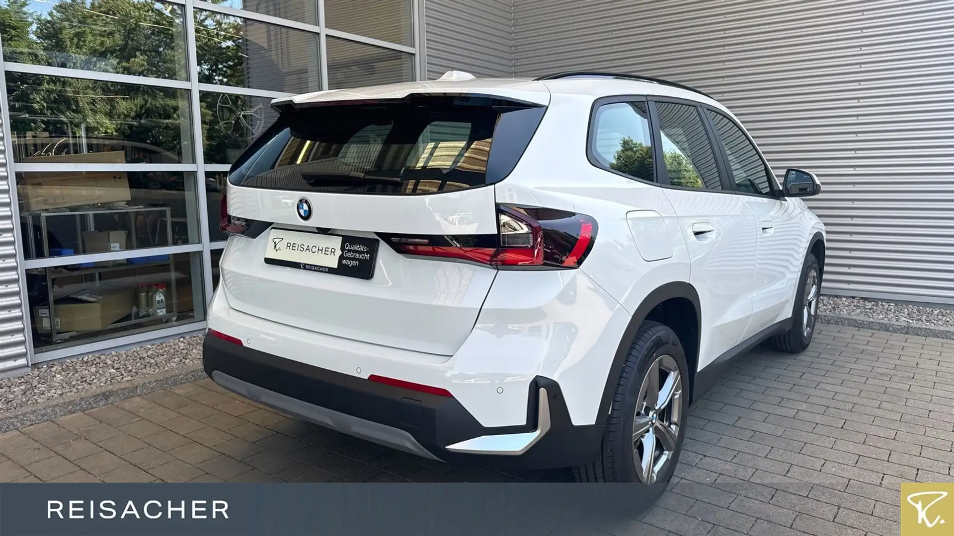 BMW X1 sDrive20i A Autom Weiß - 2