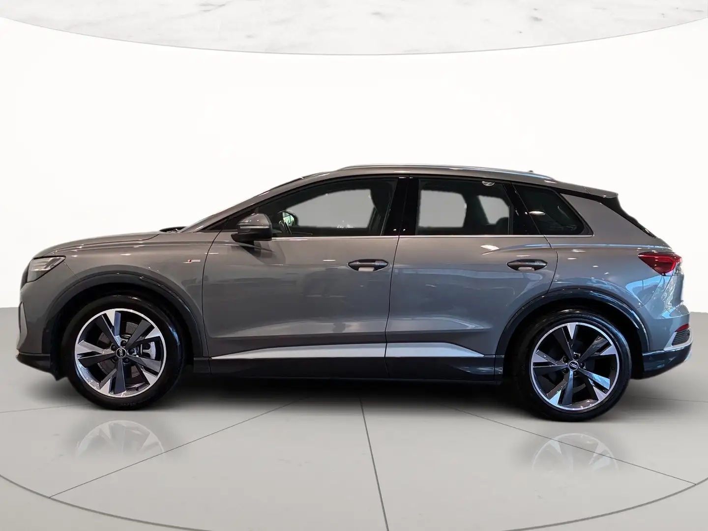 Audi Q4 e-tron 40 s line edition Grijs - 2