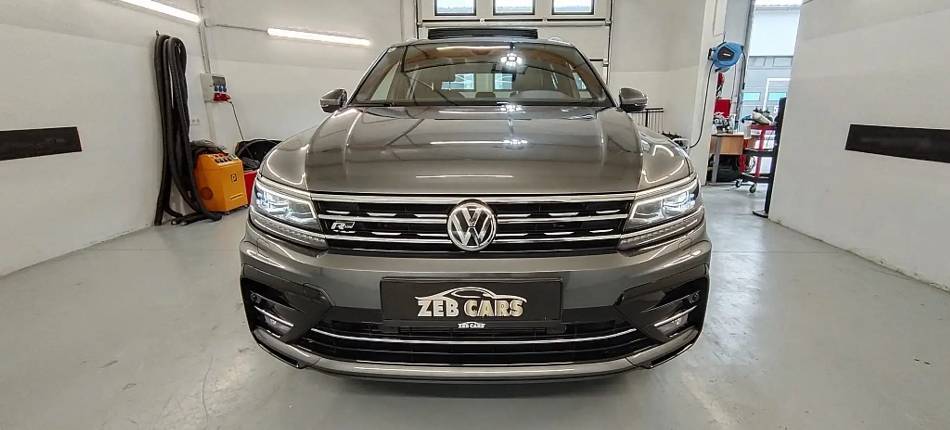 Volkswagen Tiguan 2,0 TDI SCR 4Motion Highline DSG R-Line Silber - 2