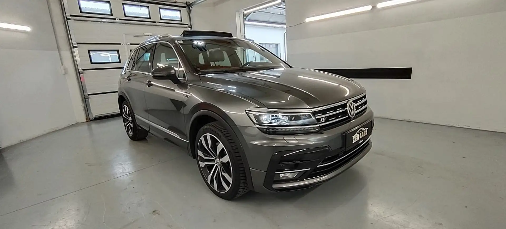 Volkswagen Tiguan 2,0 TDI SCR 4Motion Highline DSG R-Line Silber - 1