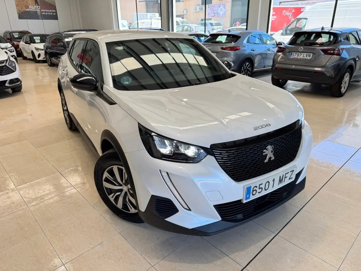 Peugeot 2008 1.2 PureTech S&S Active Pack 100 Blanco - 2