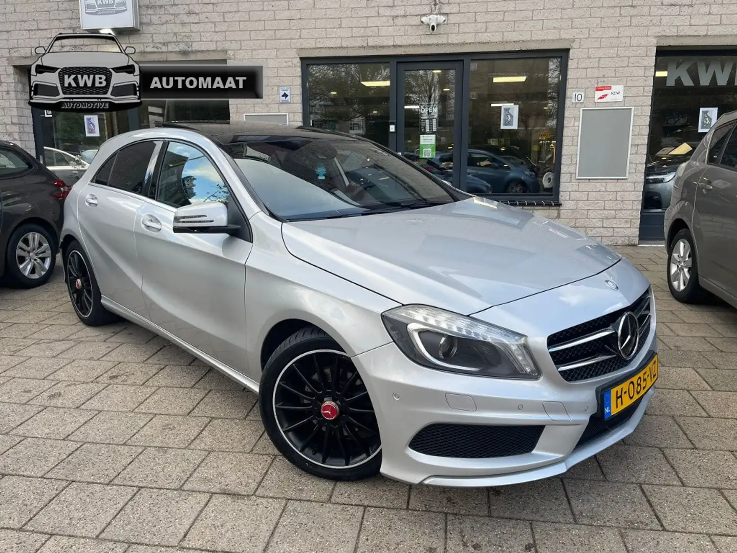 Mercedes-Benz A 180 AMG Pakket Panoramadak Automaat Grau - 1