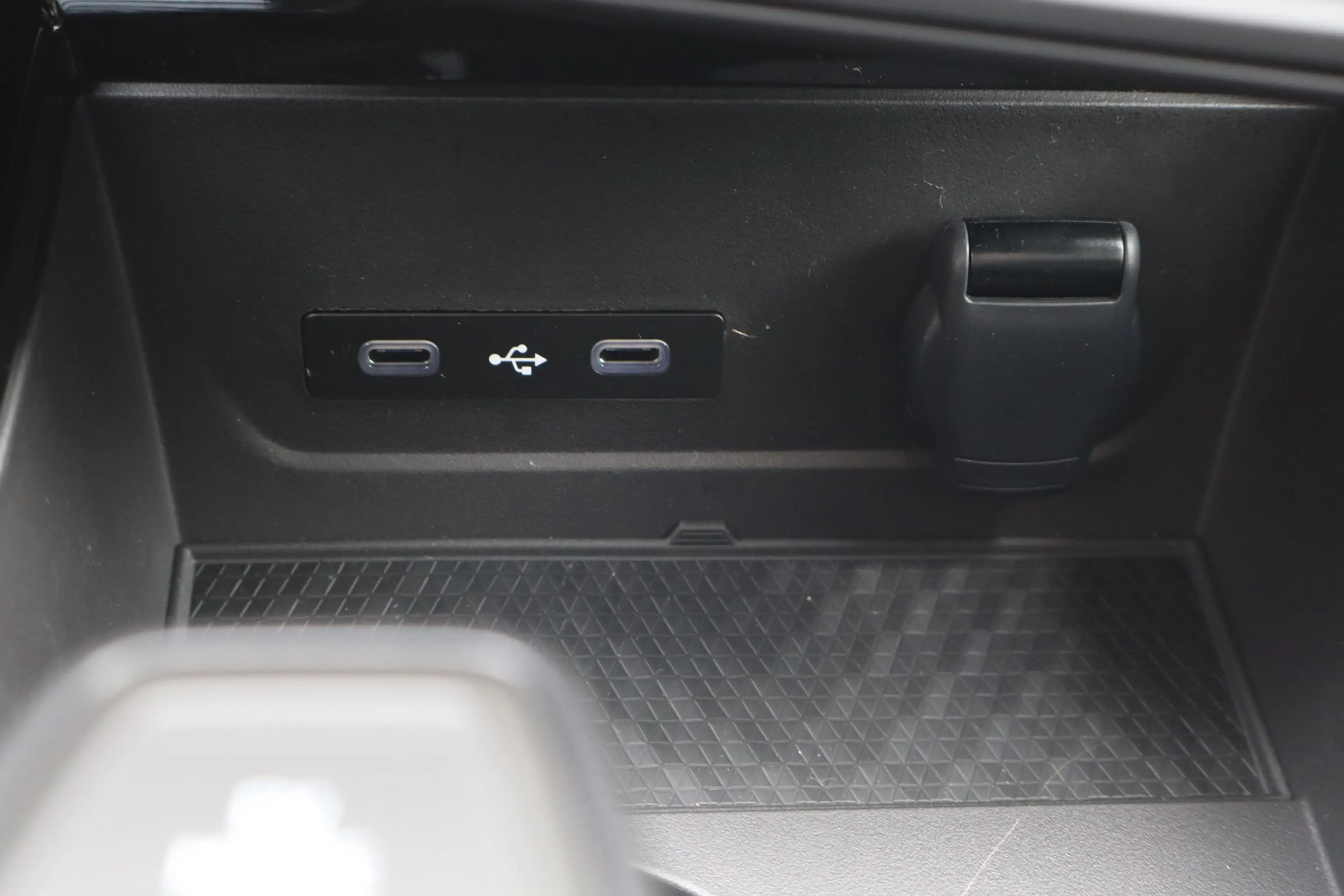 Renault Rafale 1.2 E-Tech 4x4 plug-in hybrid 300 esprit Alpine Pa — photo 24