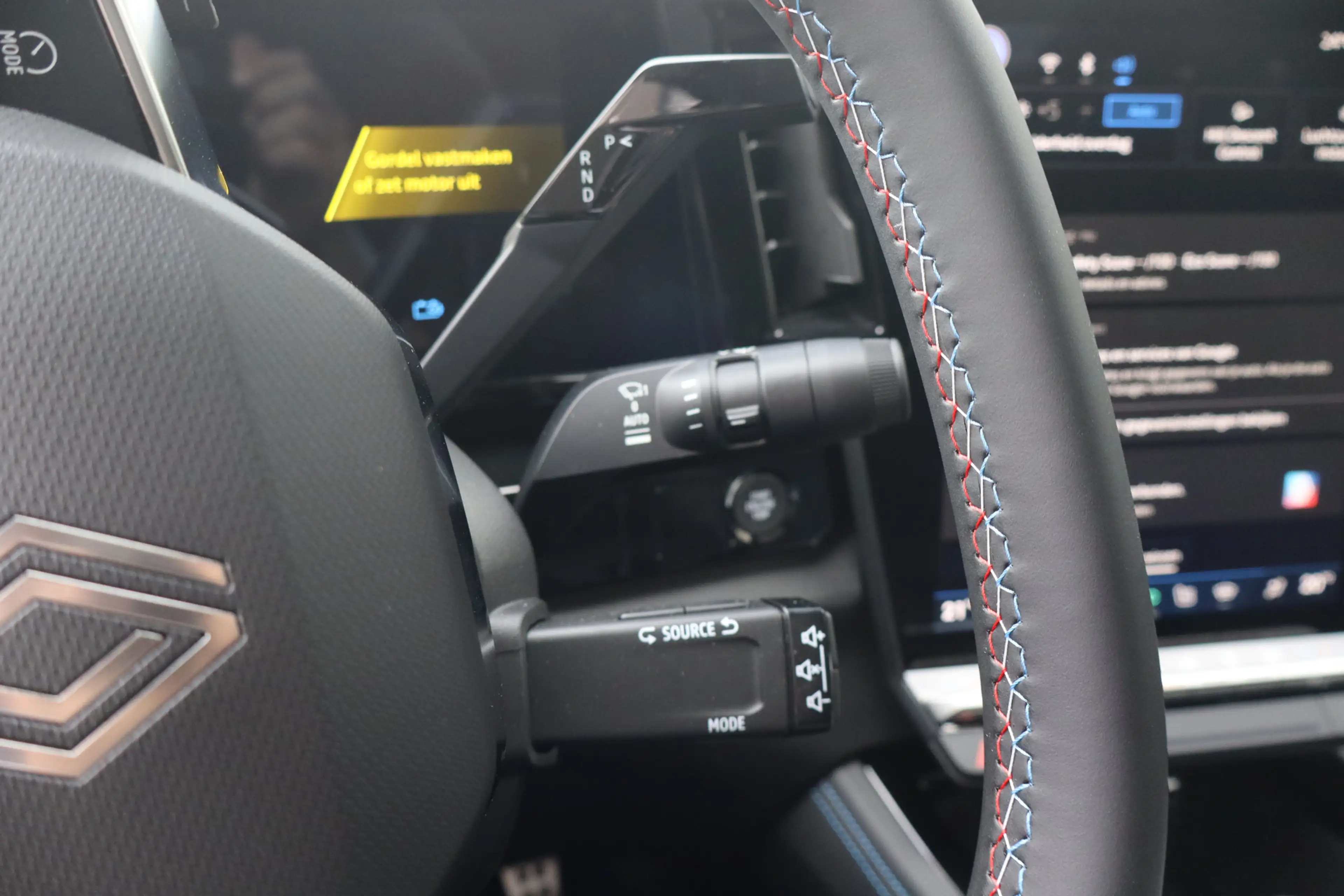 Renault Rafale 1.2 E-Tech 4x4 plug-in hybrid 300 esprit Alpine Pa — photo 30