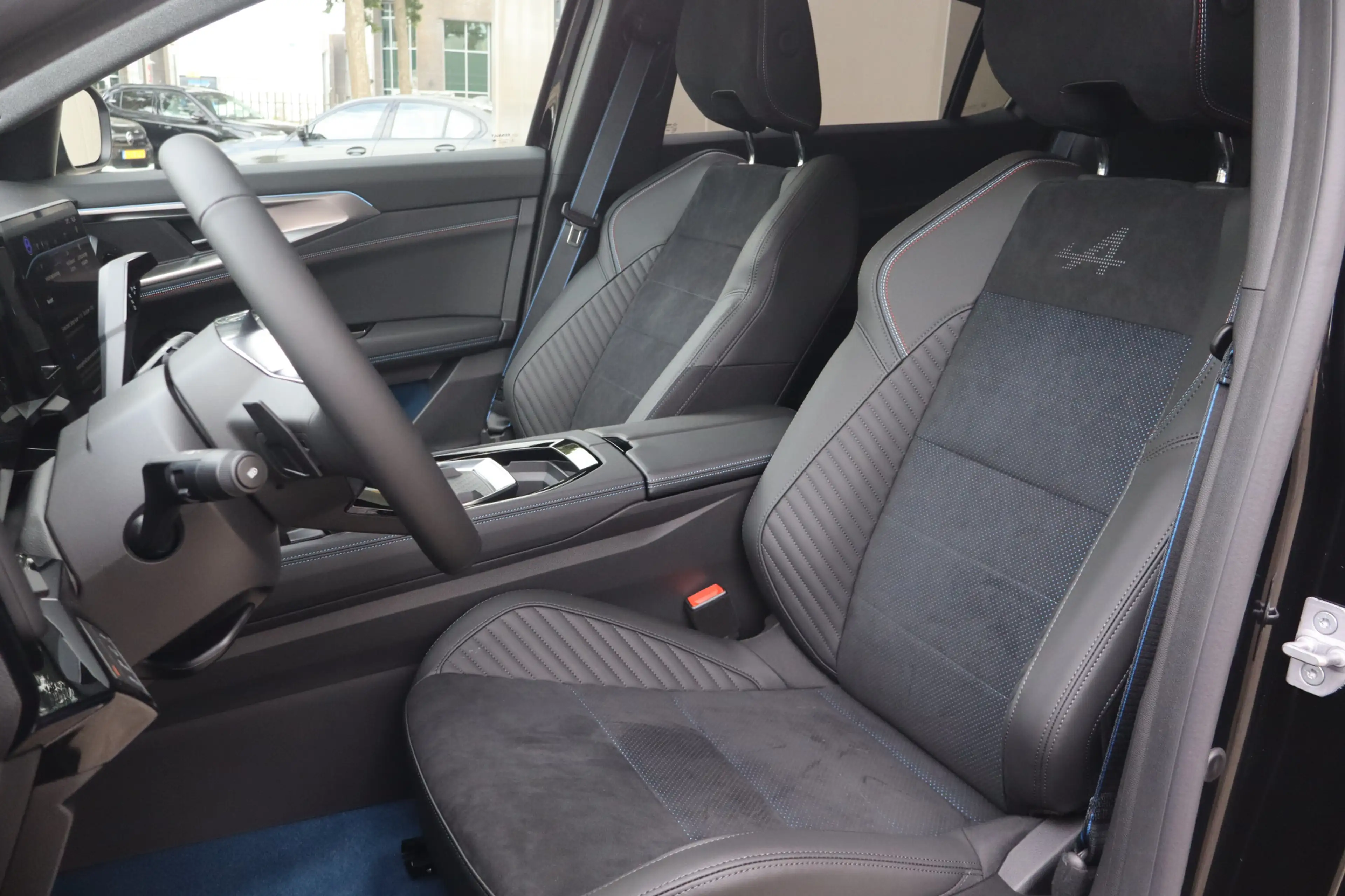 Renault Rafale 1.2 E-Tech 4x4 plug-in hybrid 300 esprit Alpine Pa — photo 5