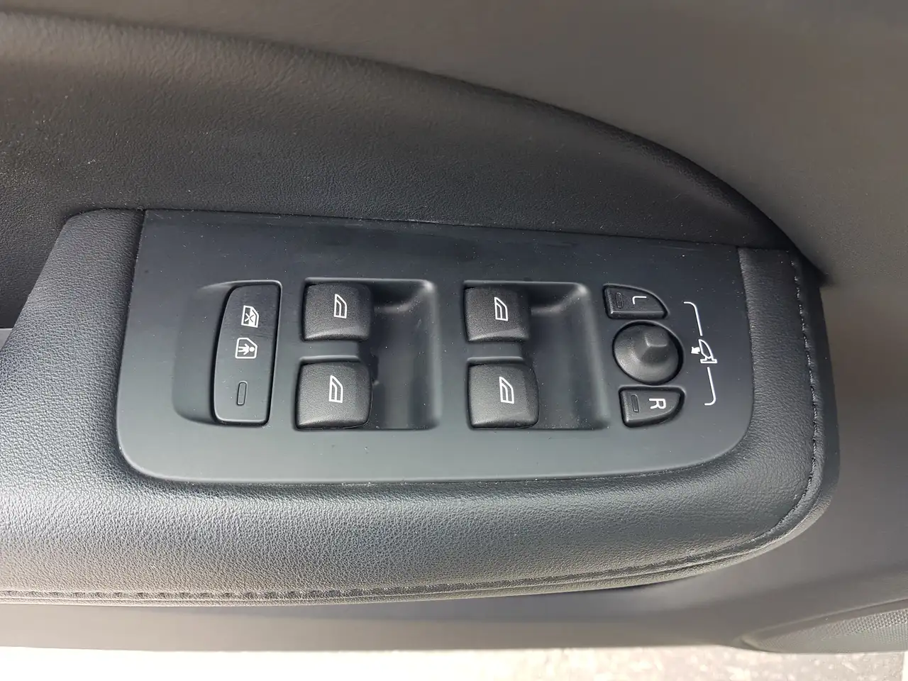 Volvo V60 снимка Volvo V60