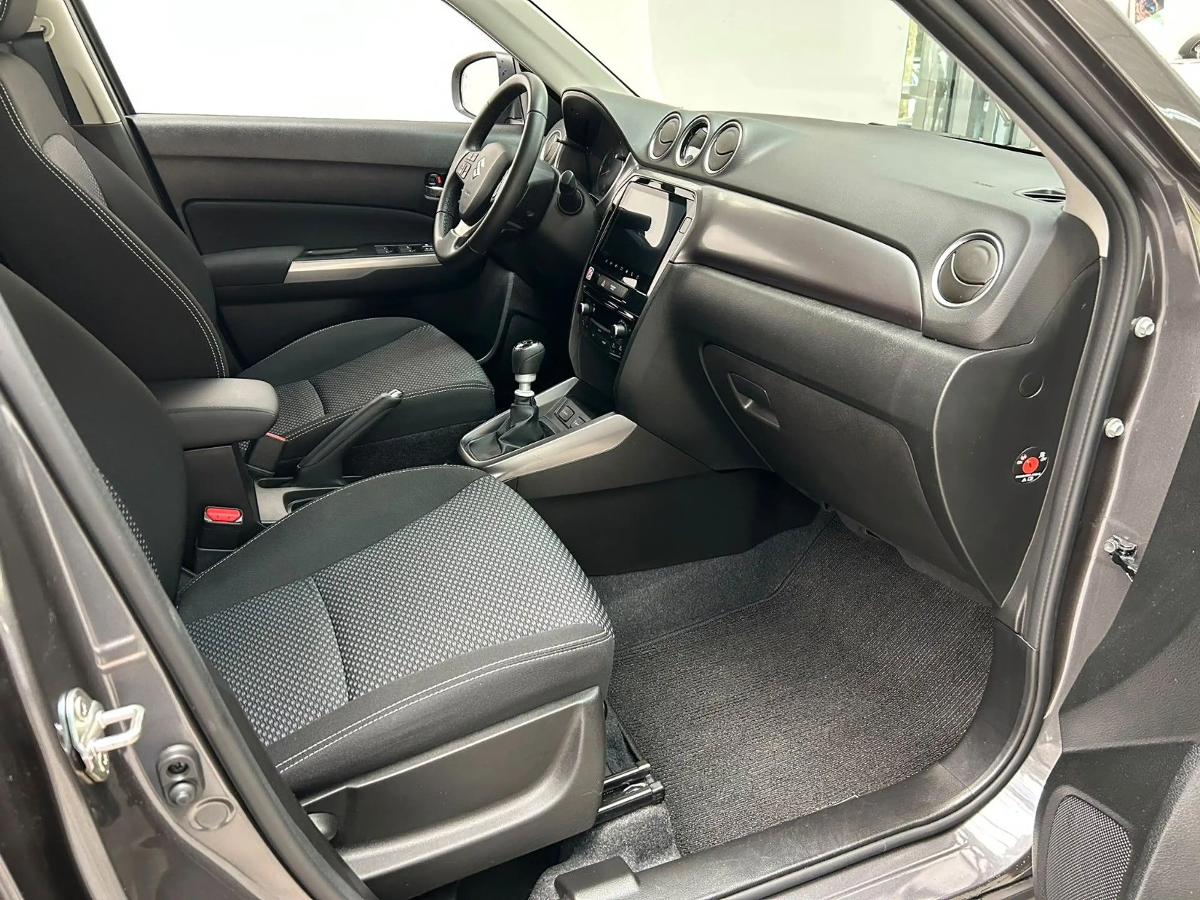 Suzuki Vitara 1.4 Mild-Hybrid 4x2 Navi Tempo Spur — photo 11