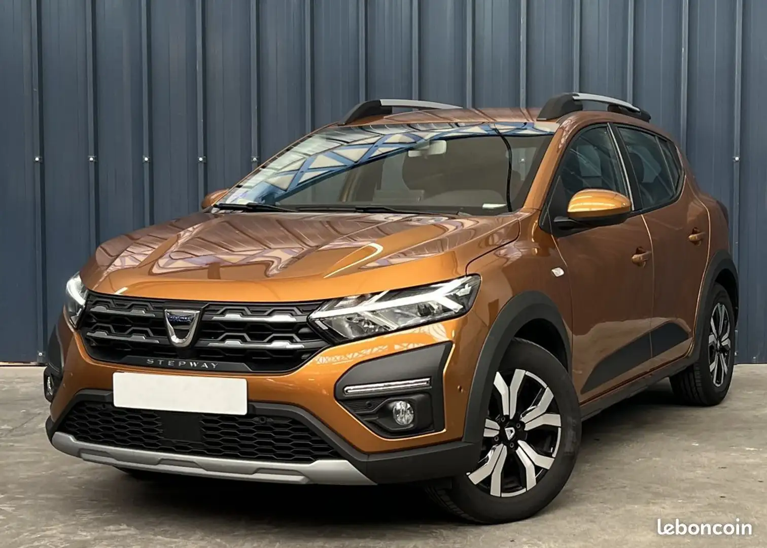 Dacia Sandero Stepway 100ch GPL Essence Confort %2B Garantie 1 An 1ère Main Suivi Complet Caméra de Recul Line assist Carplay Goud - 1