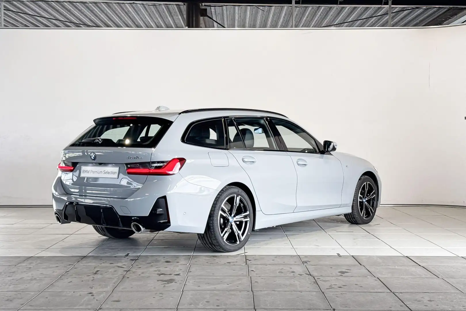 BMW 330 3 Serie Touring 330e xDrive Innovation Pack M Spor Grau - 2