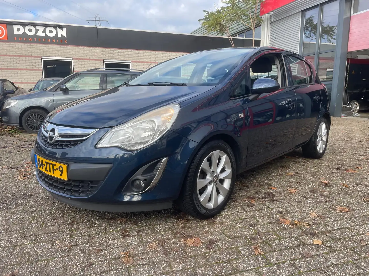 Opel Corsa 1.4-16V Cosmo airco dealer onderhouden Blauw - 1