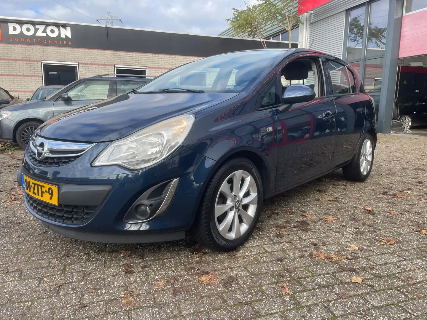 Opel Corsa 1.4-16V Cosmo airco dealer onderhouden Blauw - 2
