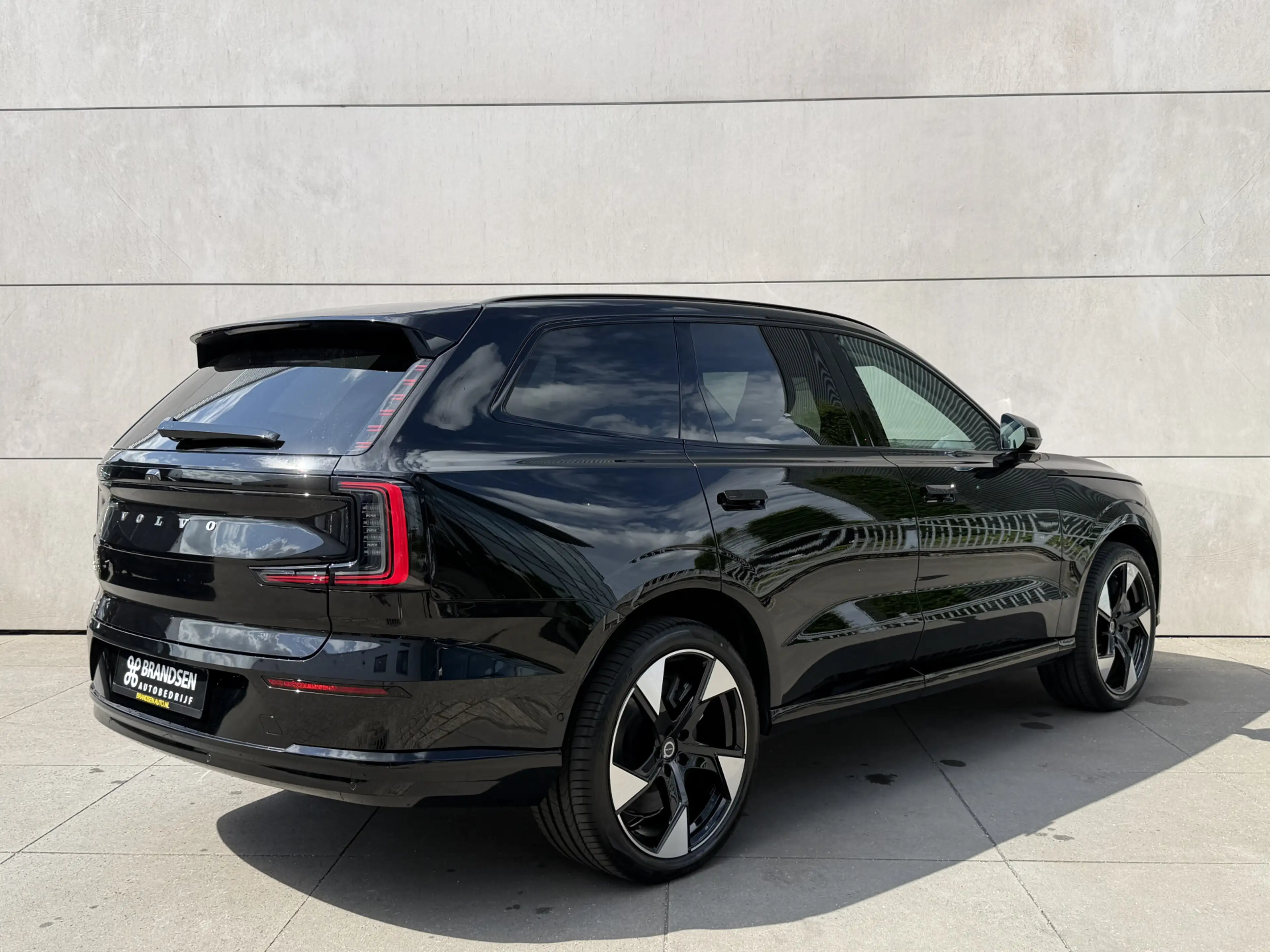 Volvo EX90 Single Motor Core 7p. 104 kWh Pillot assist Pack-C — photo 2